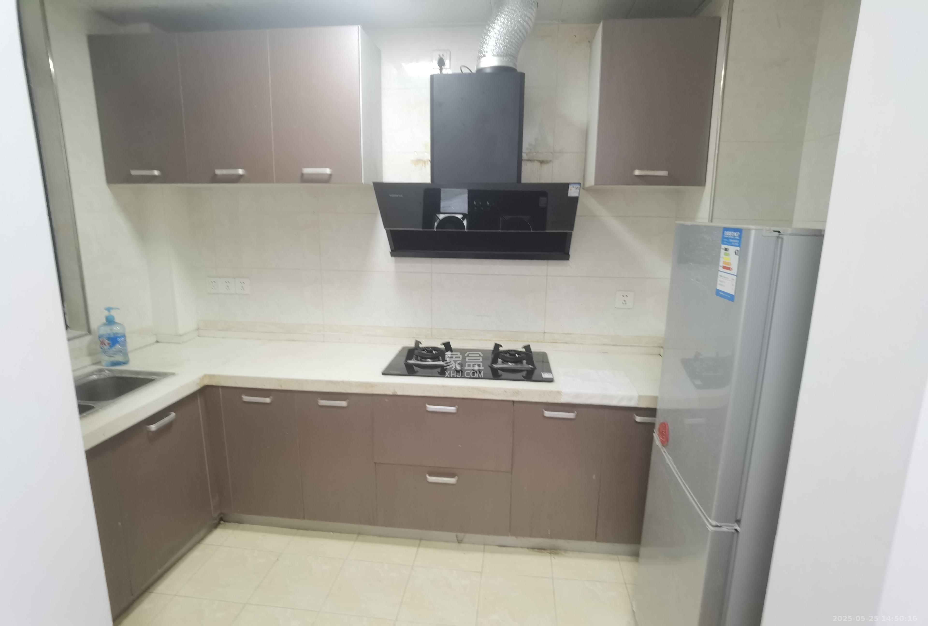 阳光锦城 2室2厅1卫 2400.0元/月 阳光锦城 2室2厅1卫 2400.0元/月室内图