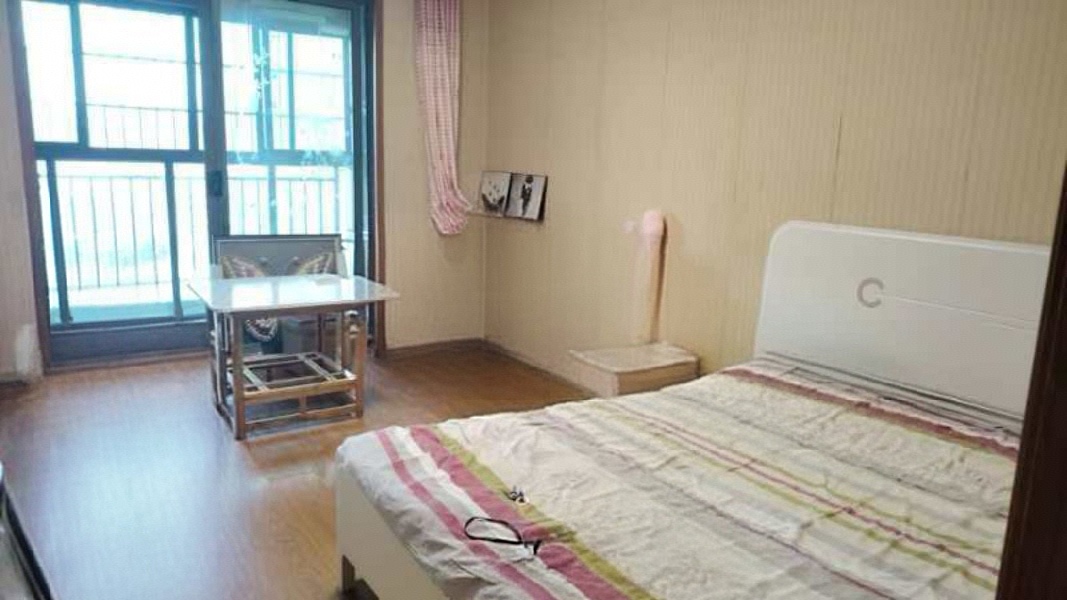 蓝色港湾  1室0厅1卫   1000.00元/月
