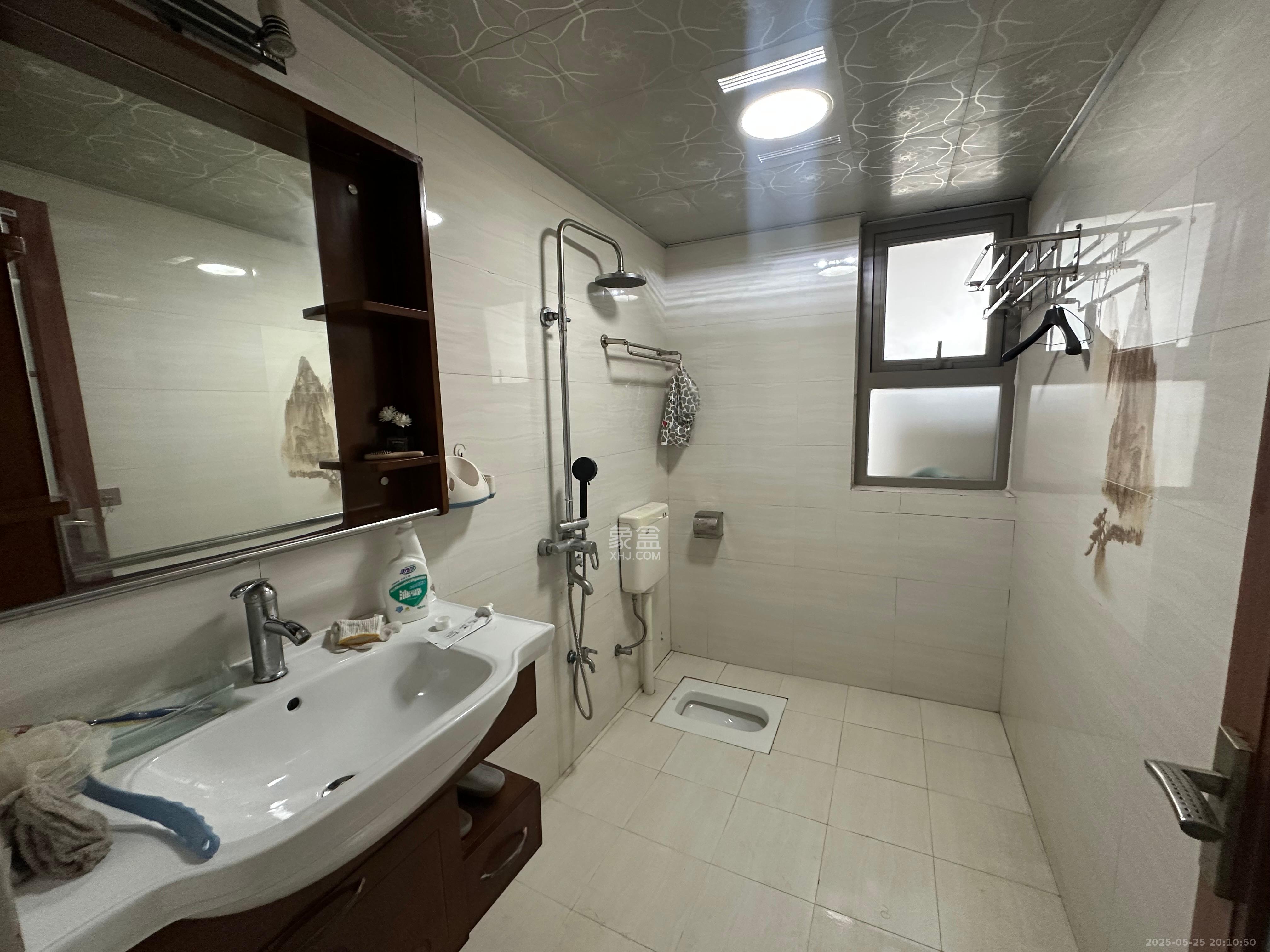 怡海星城  1室2厅1卫    1600.0元/月室内图