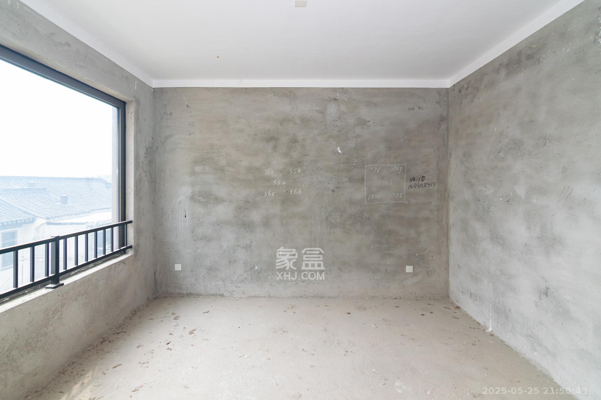 绿城高尔夫小镇  5室2厅3卫    285.0万 绿城高尔夫小镇  5室2厅3卫    285.0万卧室