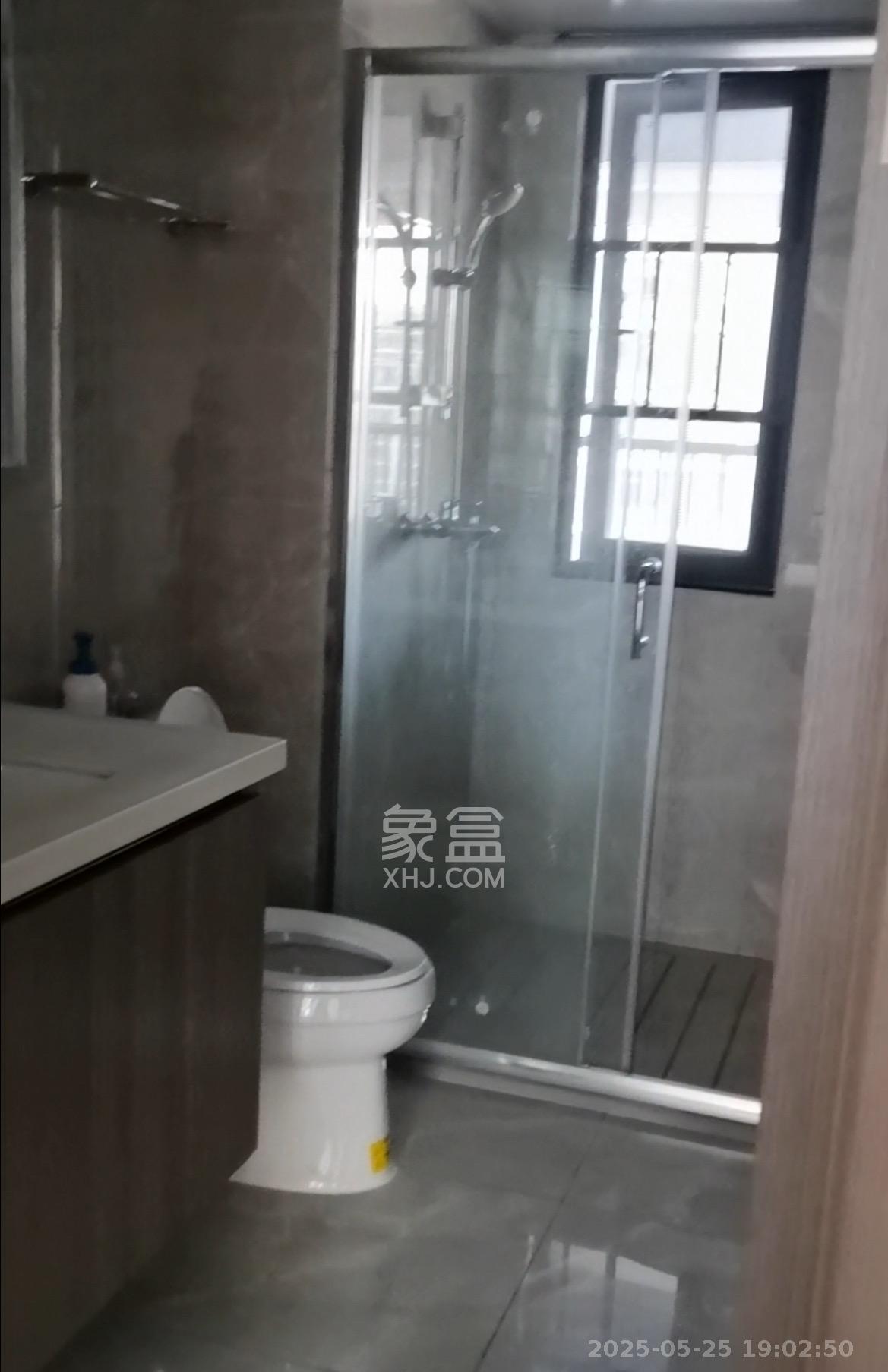 中海阅麓山一期  3室2厅2卫   3500.00元/月室内图