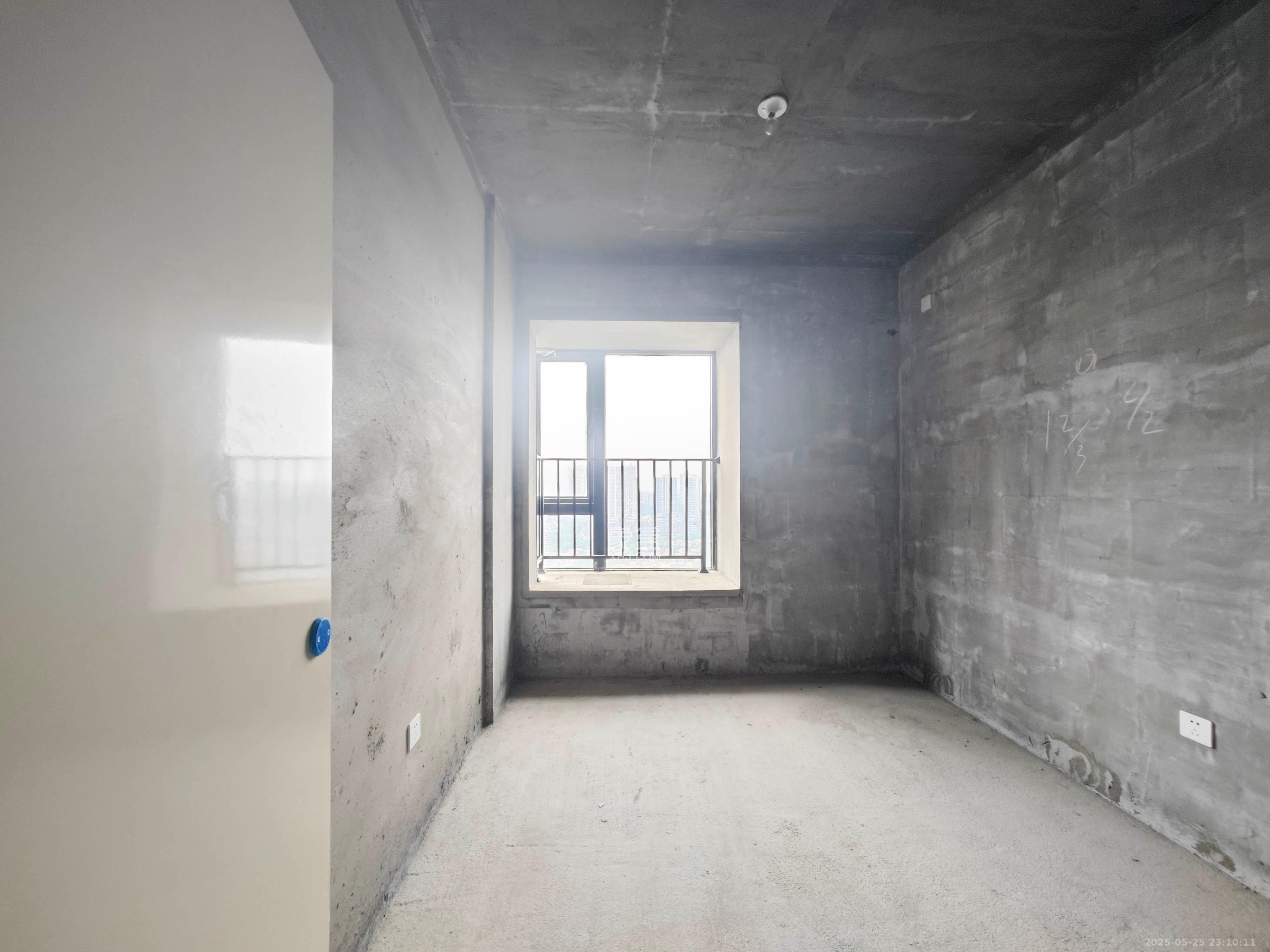 中建嘉和城  4室2厅2卫   115.00万卧室