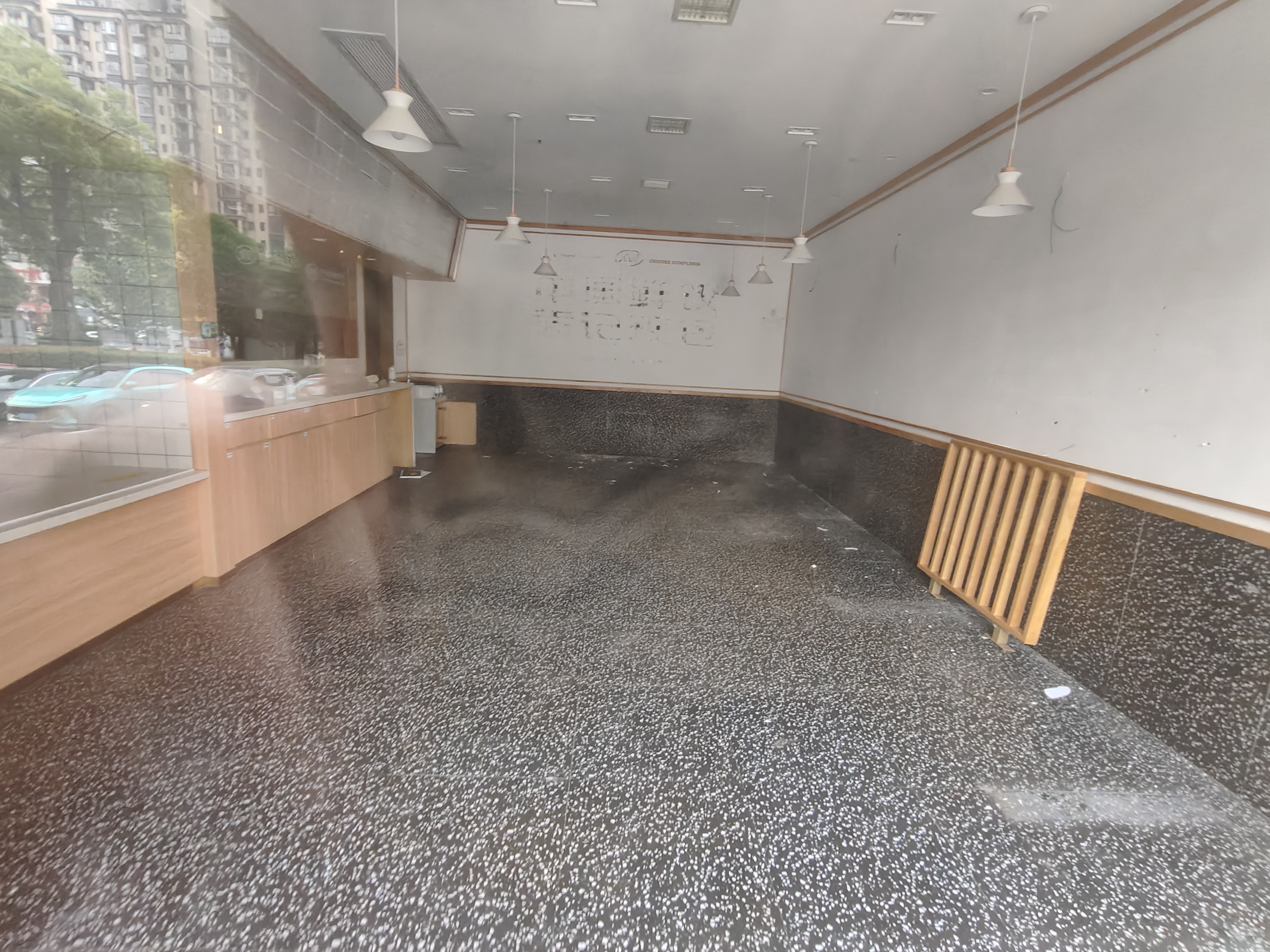 融冠亲城  1室2厅1卫   10000.00元/月室内图