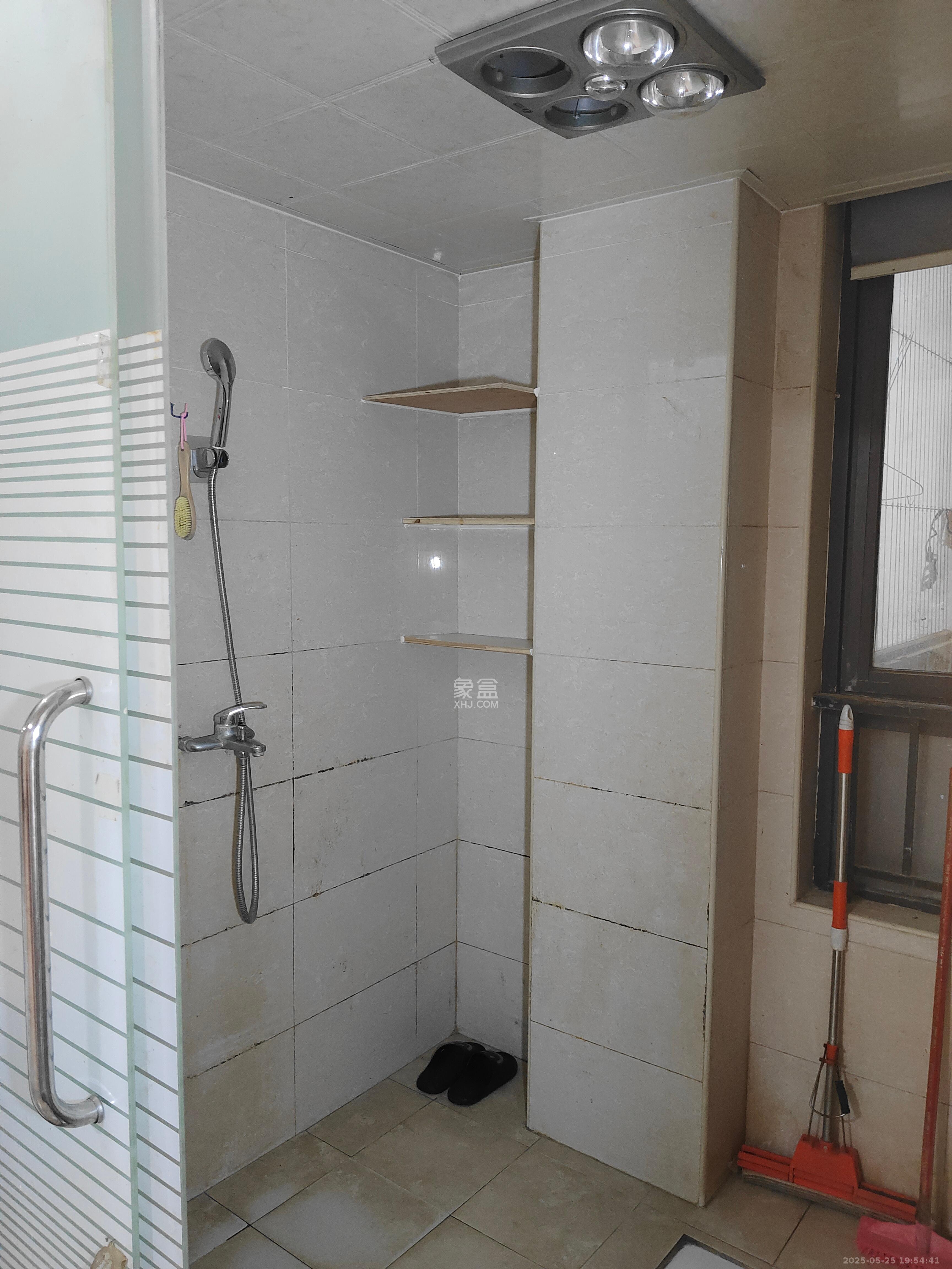 中信凯旋蓝岸(中信新城三期) 3室2厅1卫 1800.0元/月 中信凯旋蓝岸(中信新城三期) 3室2厅1卫 1800.0元/月室内图