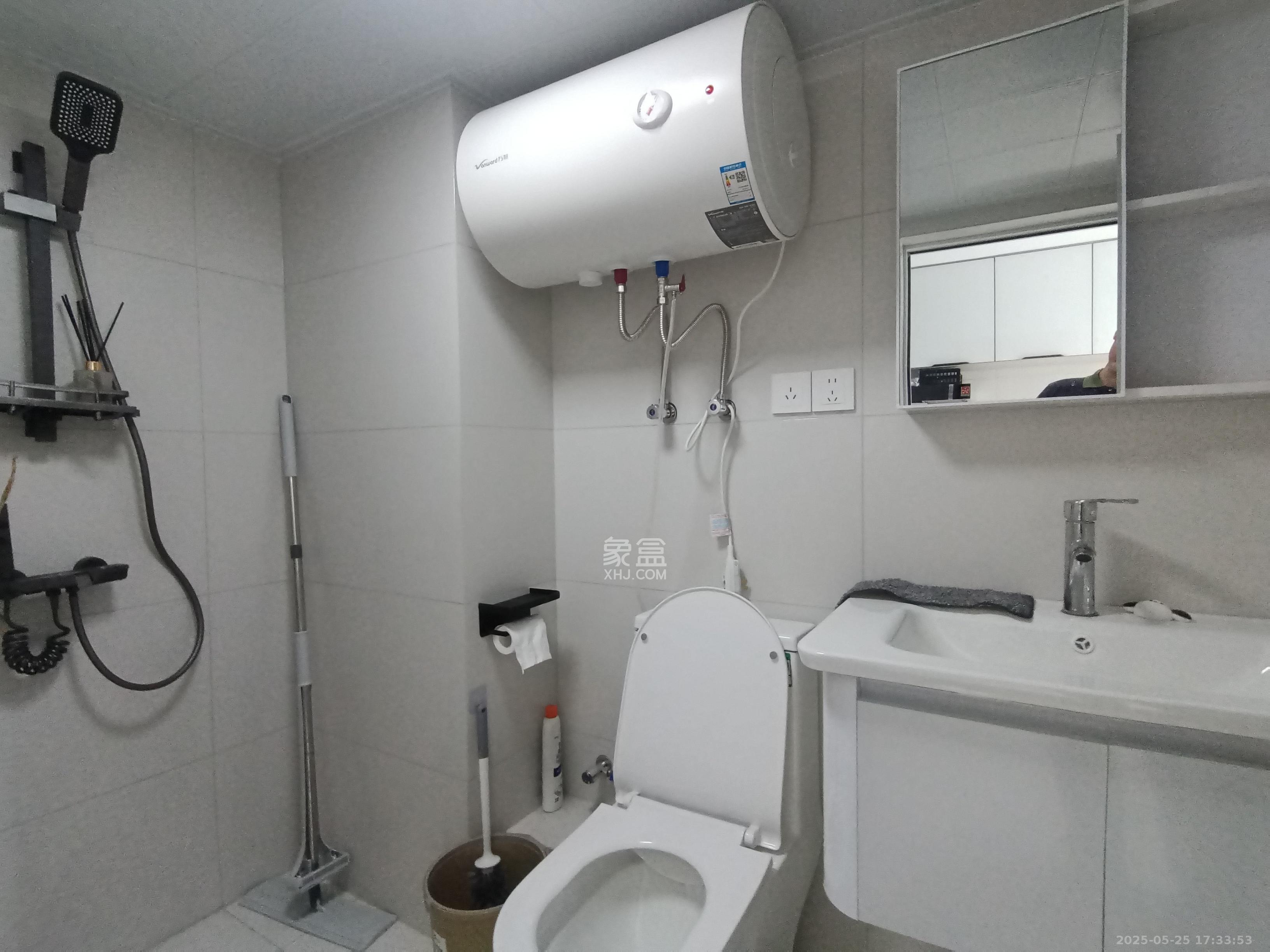 卓越中寰  3室1厅1卫   2400.00元/月室内图