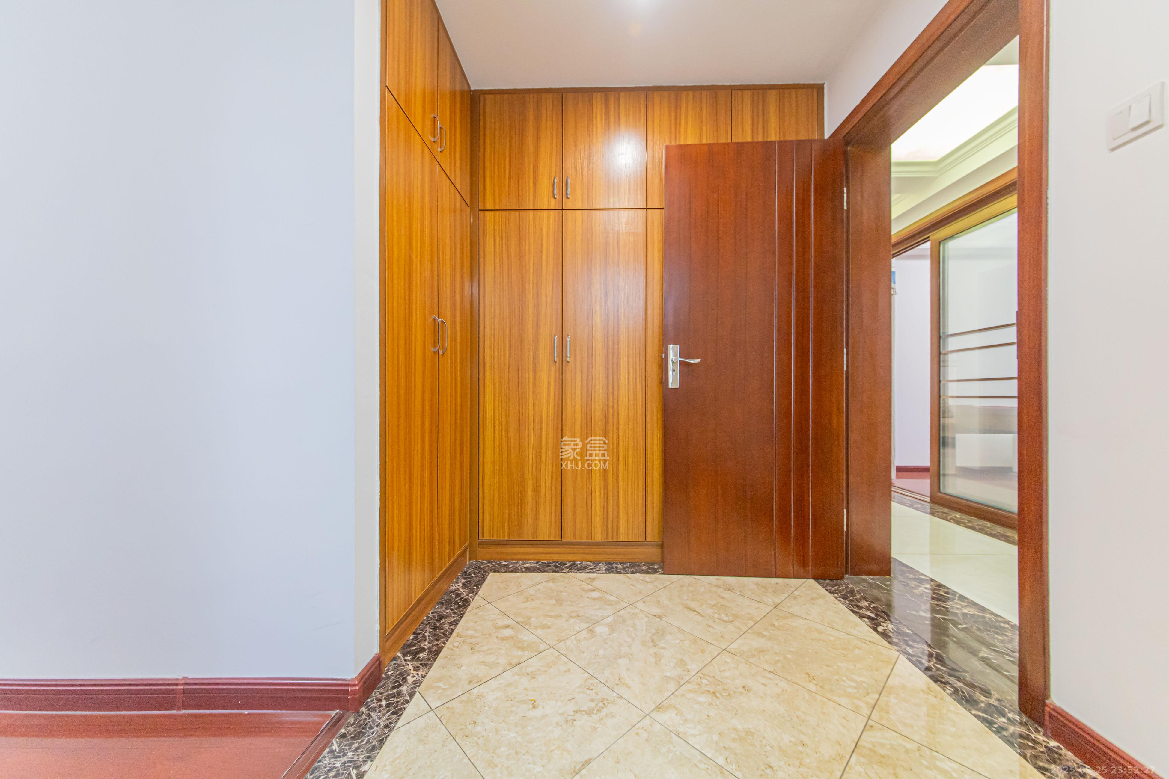 中信凯旋蓝岸(中信新城三期) 4室2厅1卫 110.0万 中信凯旋蓝岸(中信新城三期) 4室2厅1卫 110.0万其他