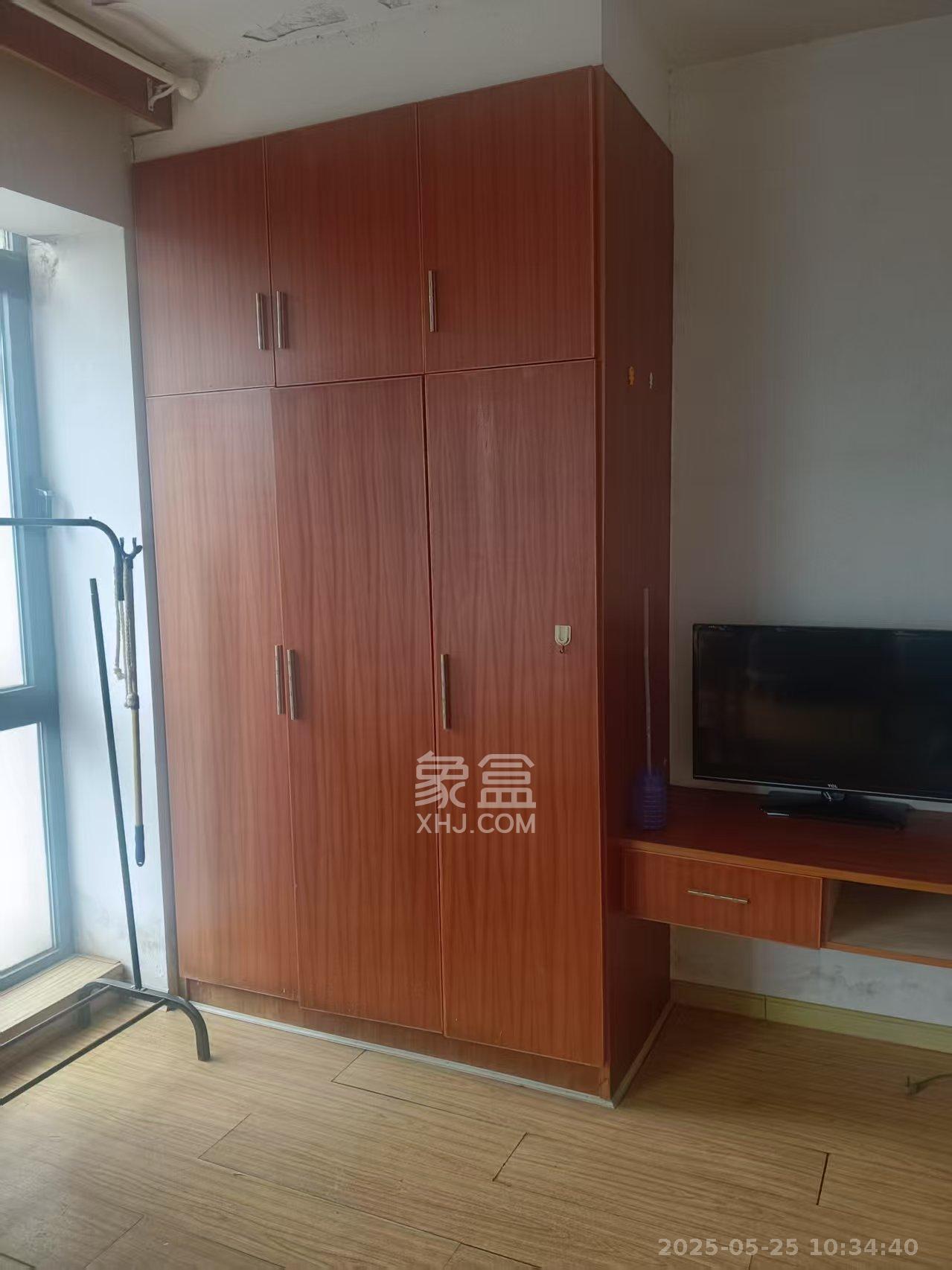 三万英尺  1室1厅1卫    1300.0元/月室内图