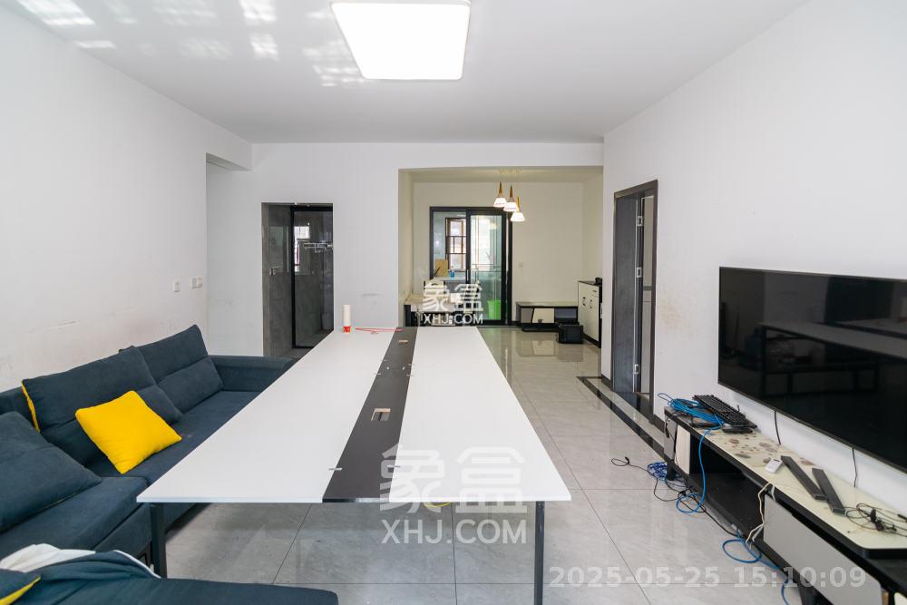 澳海澜庭  5室2厅2卫    2500.0元/月 澳海澜庭  5室2厅2卫    2500.0元/月