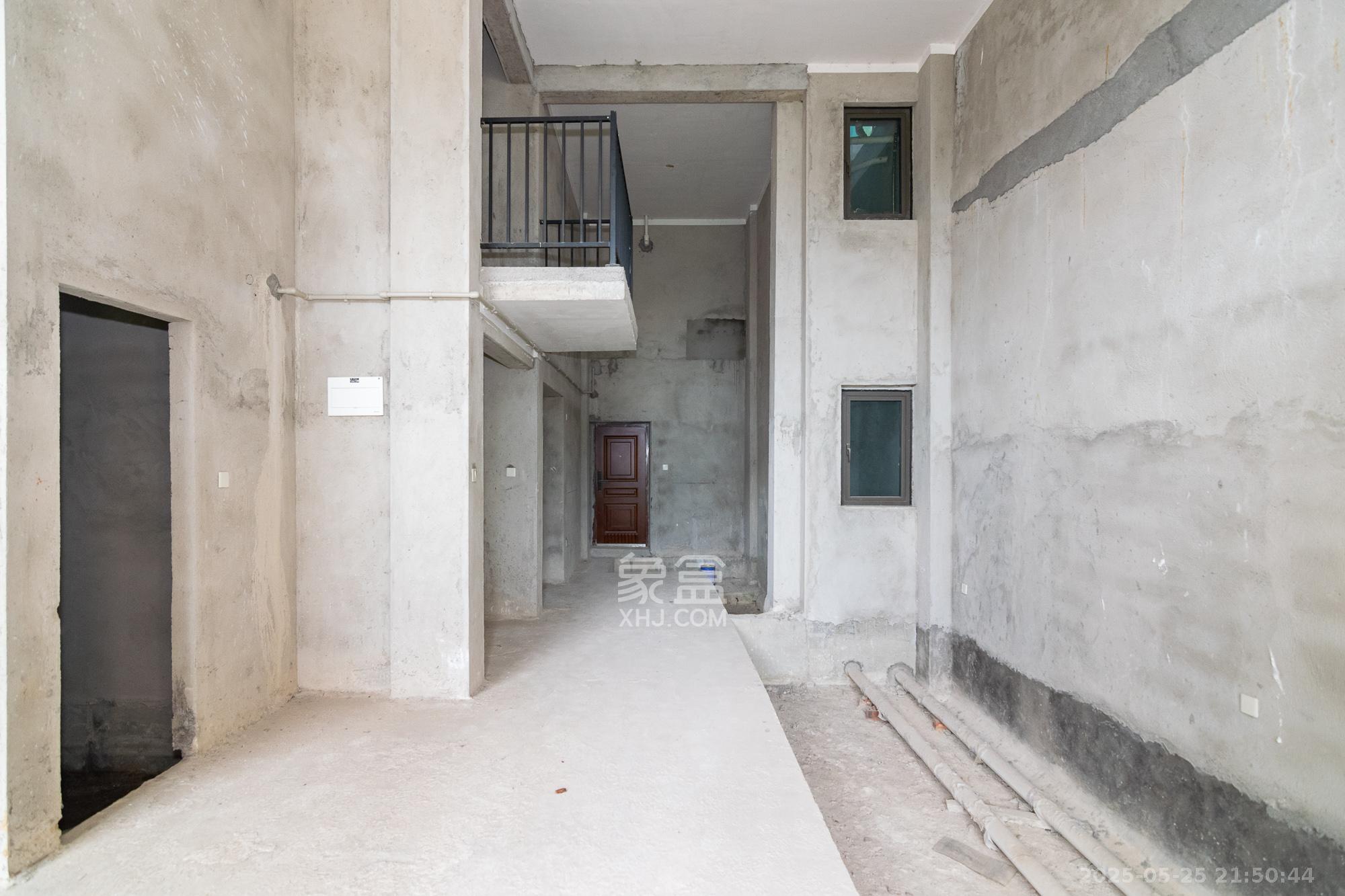 绿城高尔夫小镇  5室2厅3卫    285.0万 绿城高尔夫小镇  5室2厅3卫    285.0万卧室