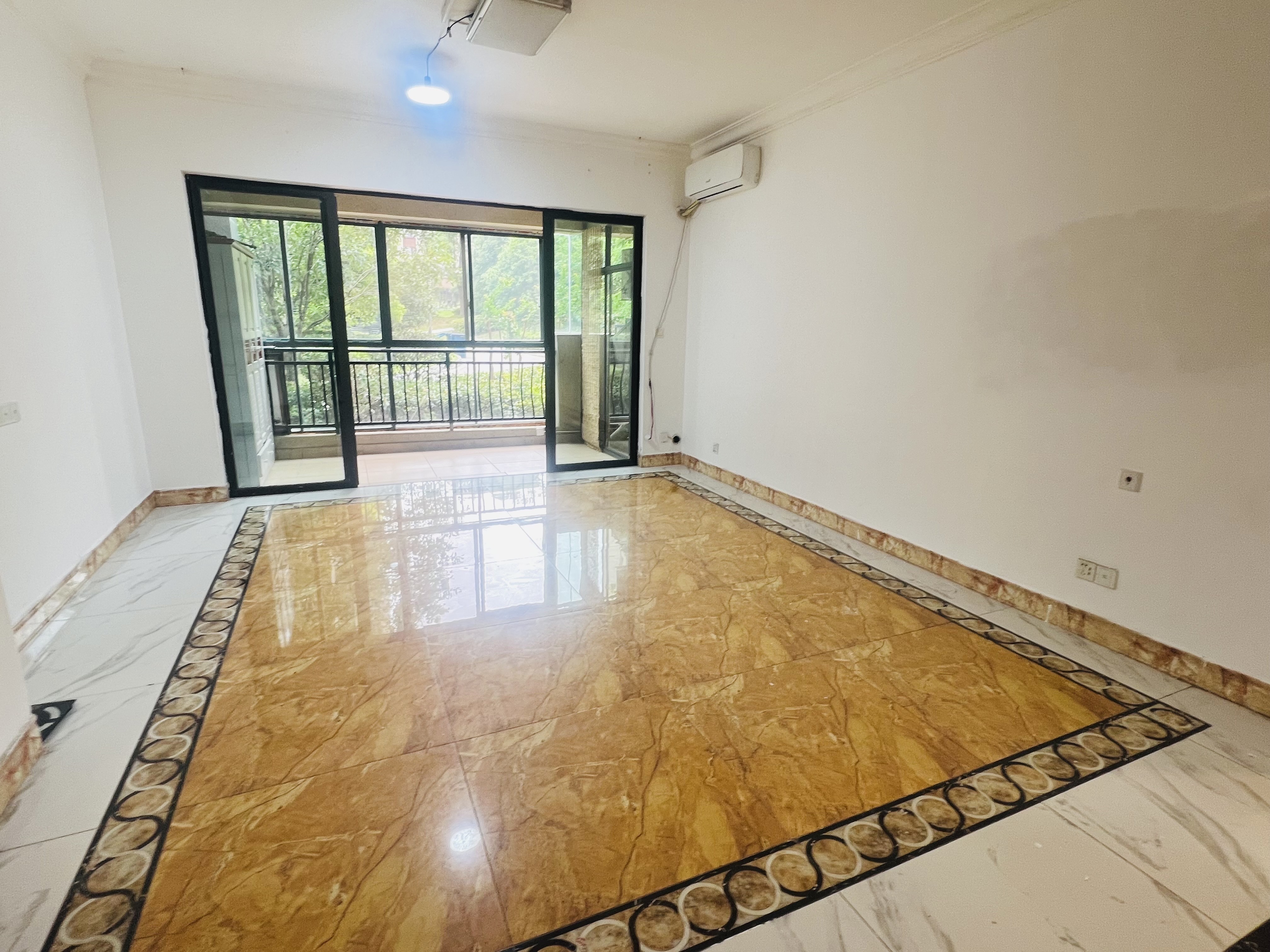 碧桂园 4室2厅2卫 2000.0元/月 碧桂园 4室2厅2卫 2000.0元/月室内图