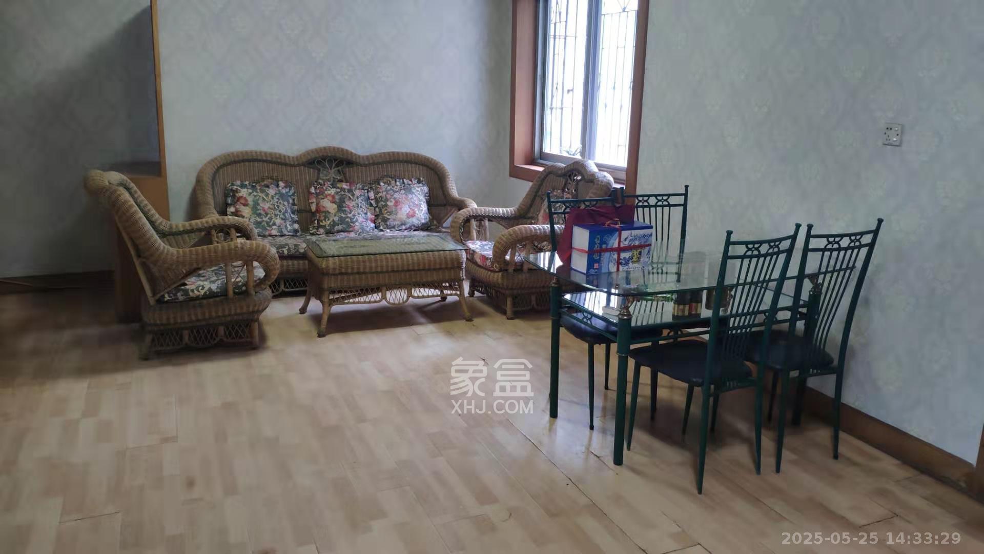 体育局宿舍  3室1厅1卫   2200.00元/月室内图1