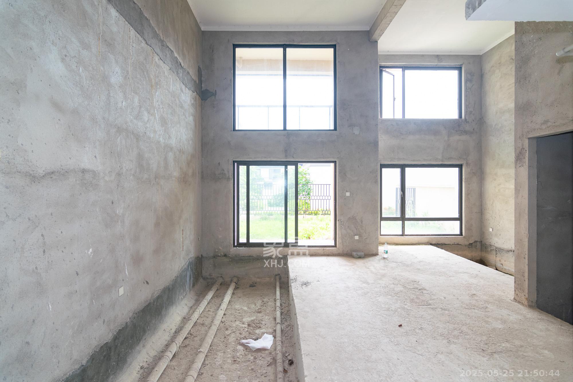 绿城高尔夫小镇  5室2厅3卫    285.0万 绿城高尔夫小镇  5室2厅3卫    285.0万卧室