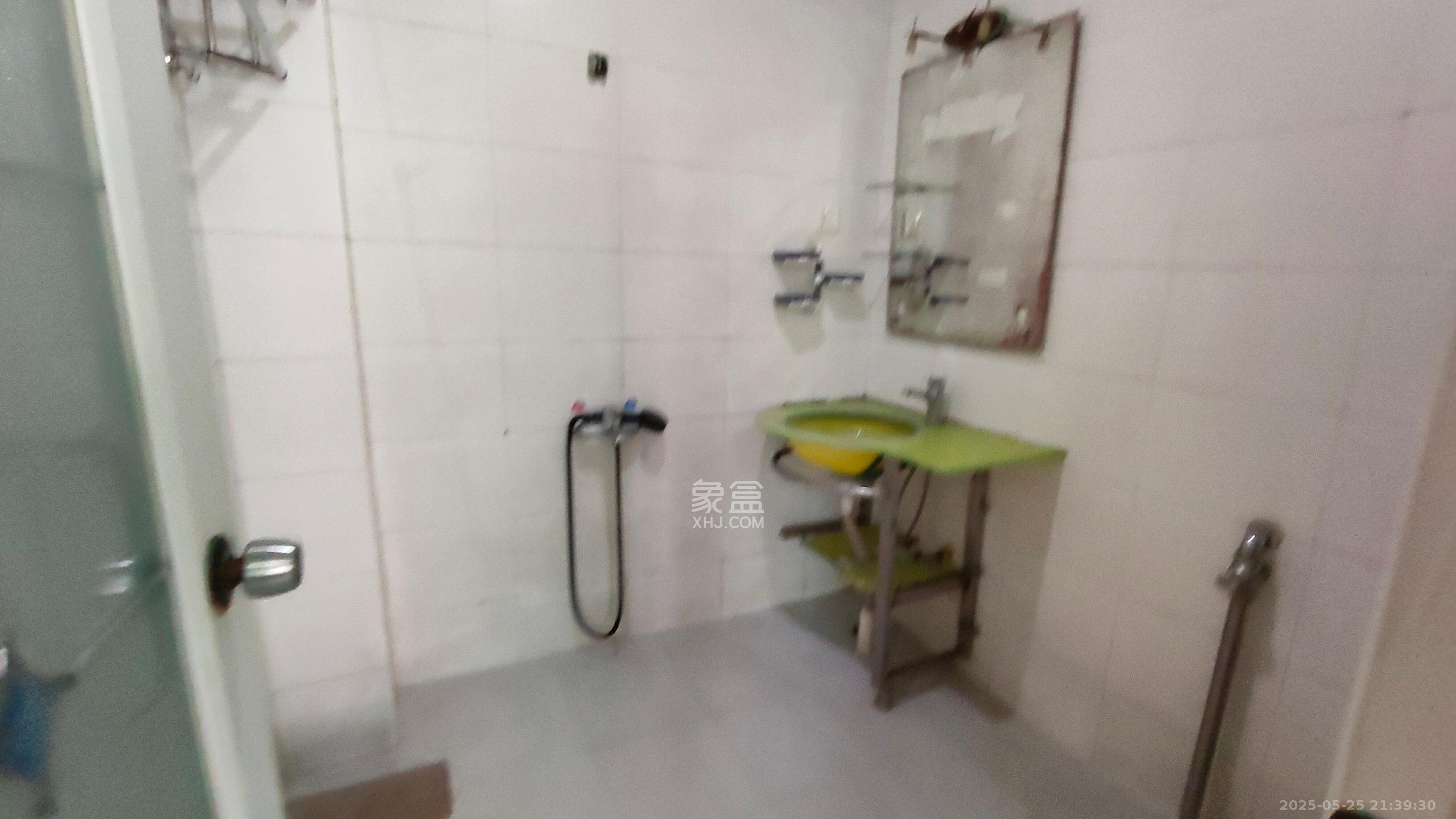 中南汽车世界 3室2厅2卫 1300.0元/月 中南汽车世界 3室2厅2卫 1300.0元/月室内图