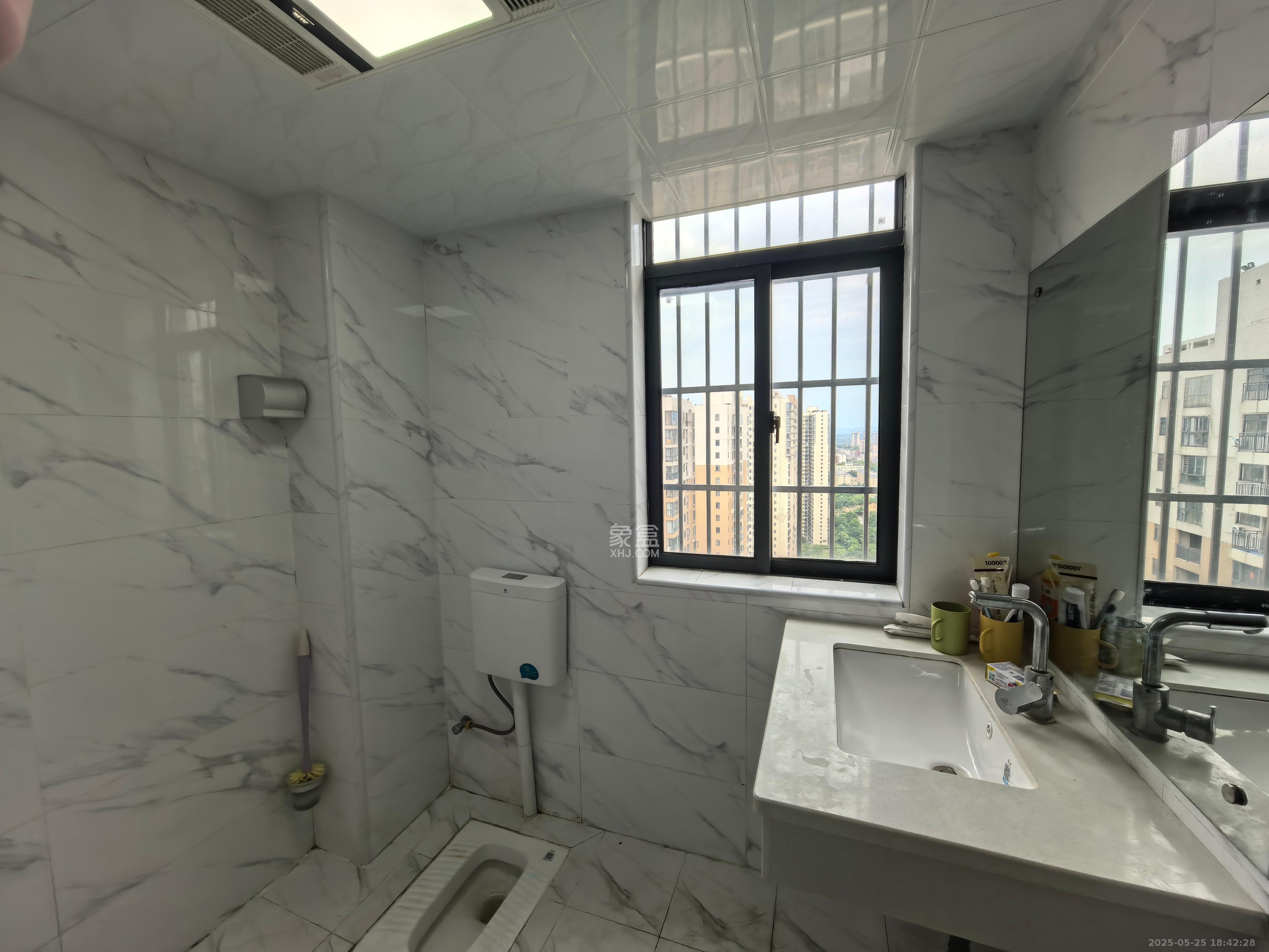 翰林居 3室2厅2卫 1600.0元/月 翰林居 3室2厅2卫 1600.0元/月室内图