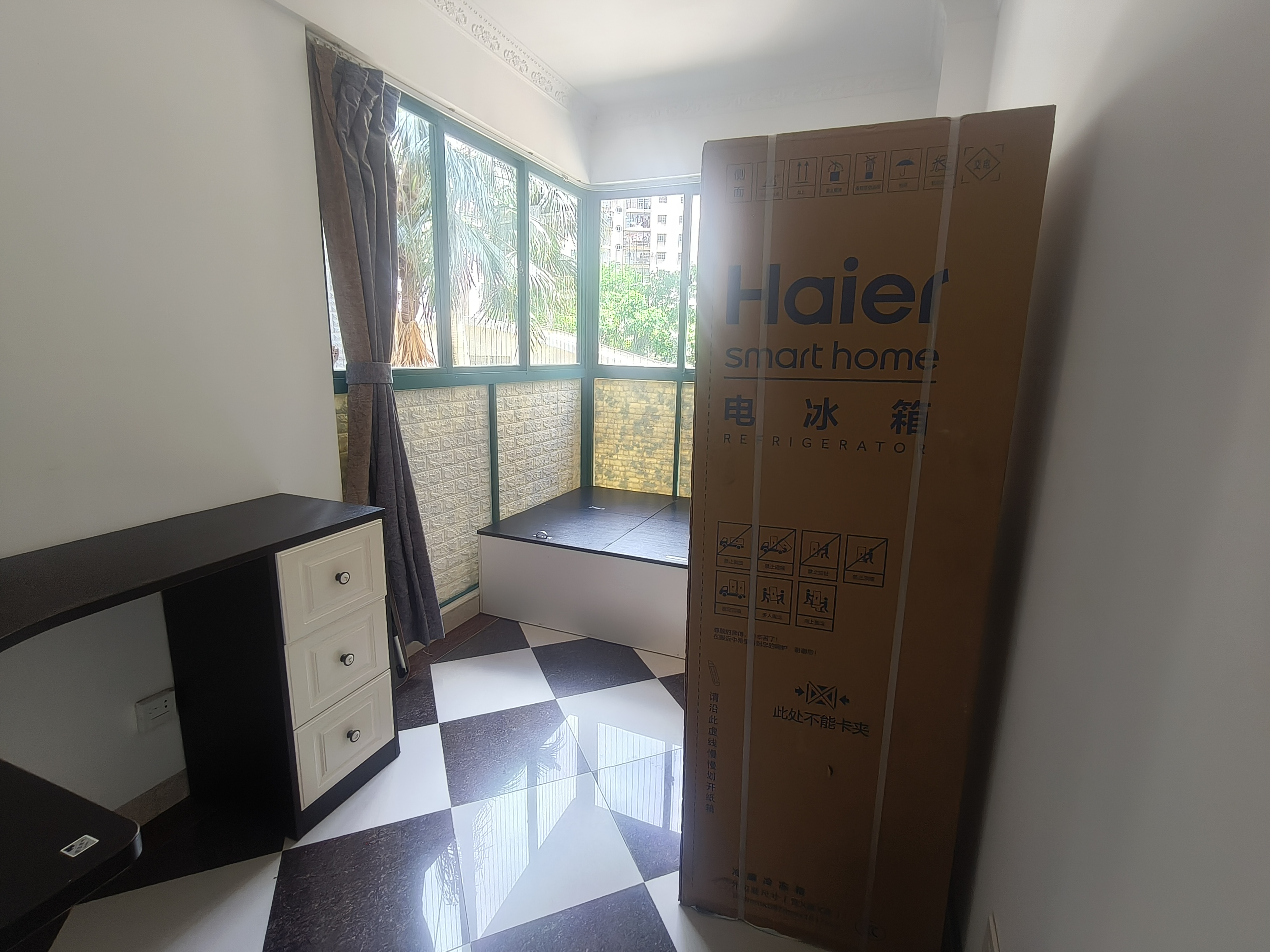 华荣府  3室2厅2卫   2600.00元/月室内图
