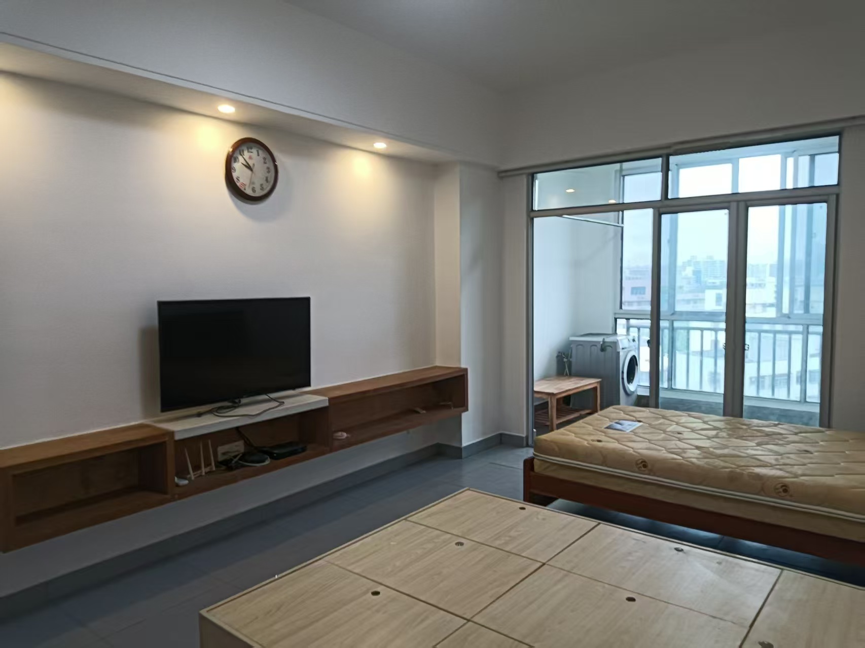 国公馆  1室1厅1卫    1600.0元/月