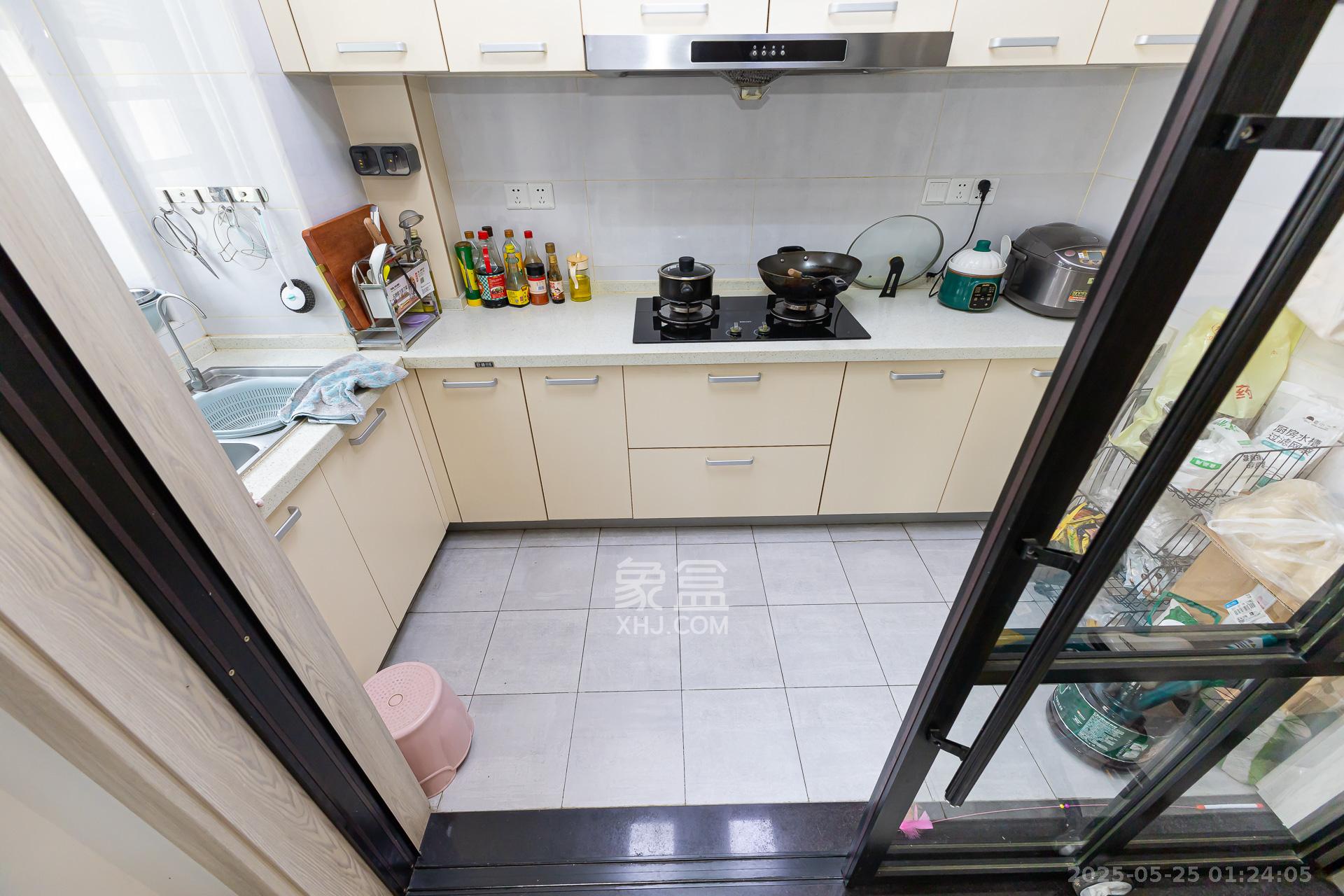 嘉宇银杉(嘉宇西苑) 4室2厅2卫 109.0万 嘉宇银杉(嘉宇西苑) 4室2厅2卫 109.0万厨房