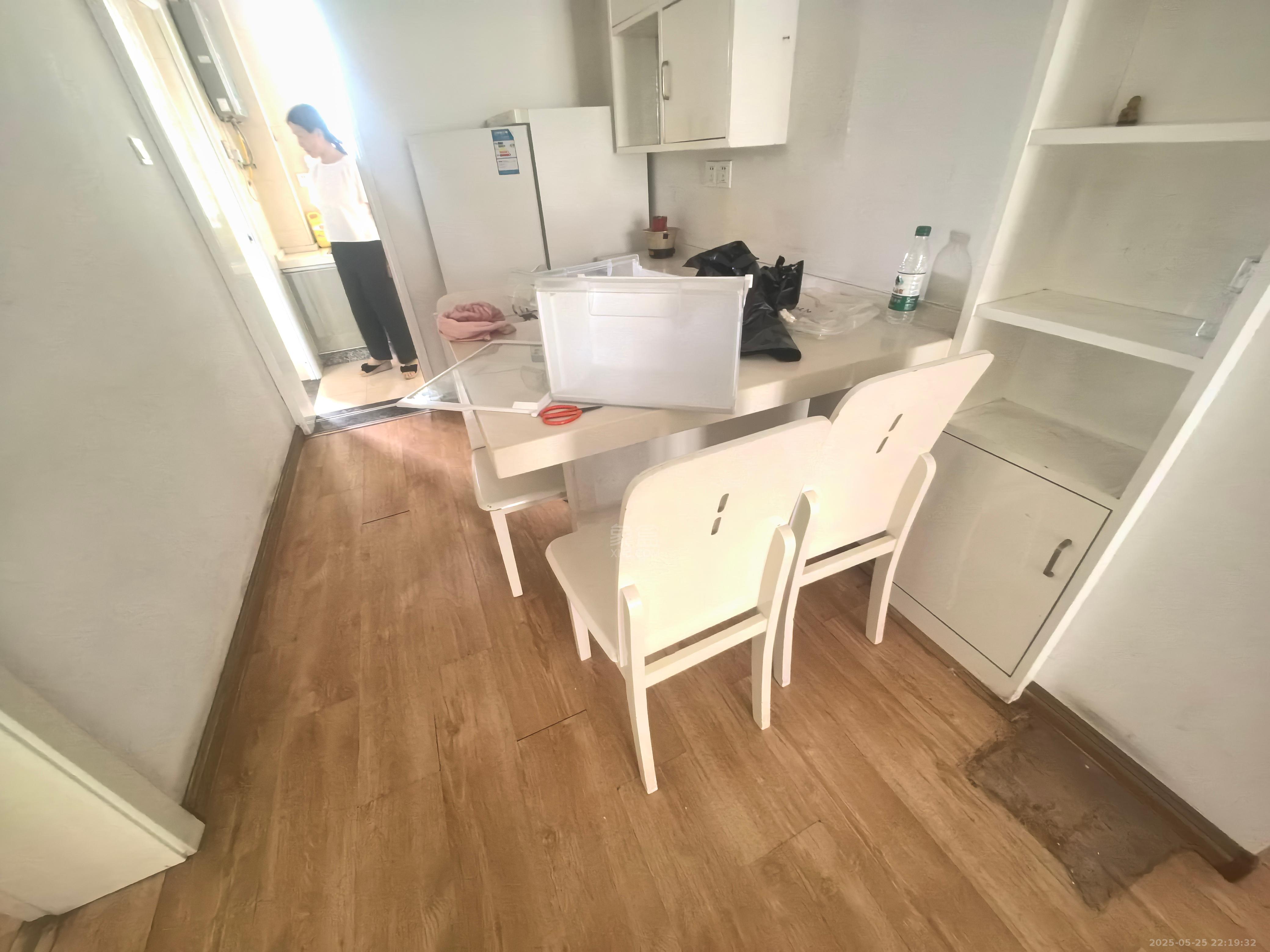 芙蓉丽景 2室2厅1卫 1300.0元/月 芙蓉丽景 2室2厅1卫 1300.0元/月室内图