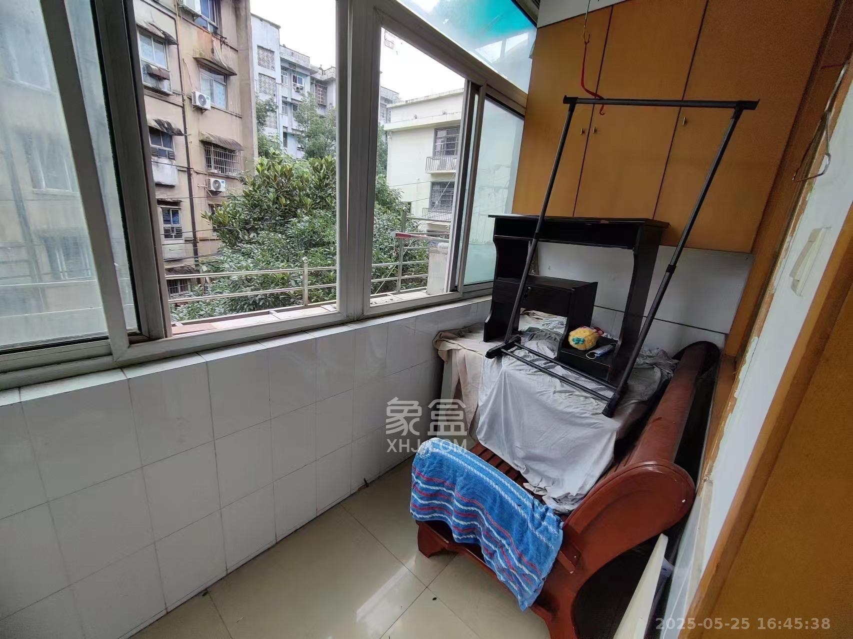 解放四村626号(长沙市三医院宿舍)  2室1厅1卫    1800.0元/月 解放四村626号(长沙市三医院宿舍)  2室1厅1卫    1800.0元/月室内图