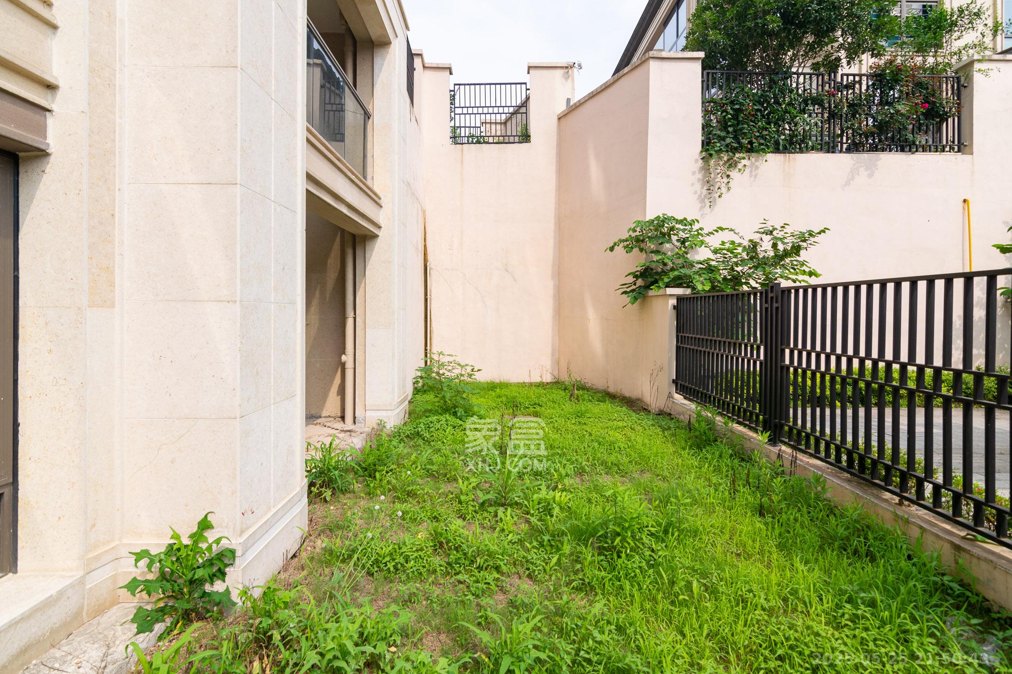 绿城高尔夫小镇  5室2厅3卫    285.0万 绿城高尔夫小镇  5室2厅3卫    285.0万其他