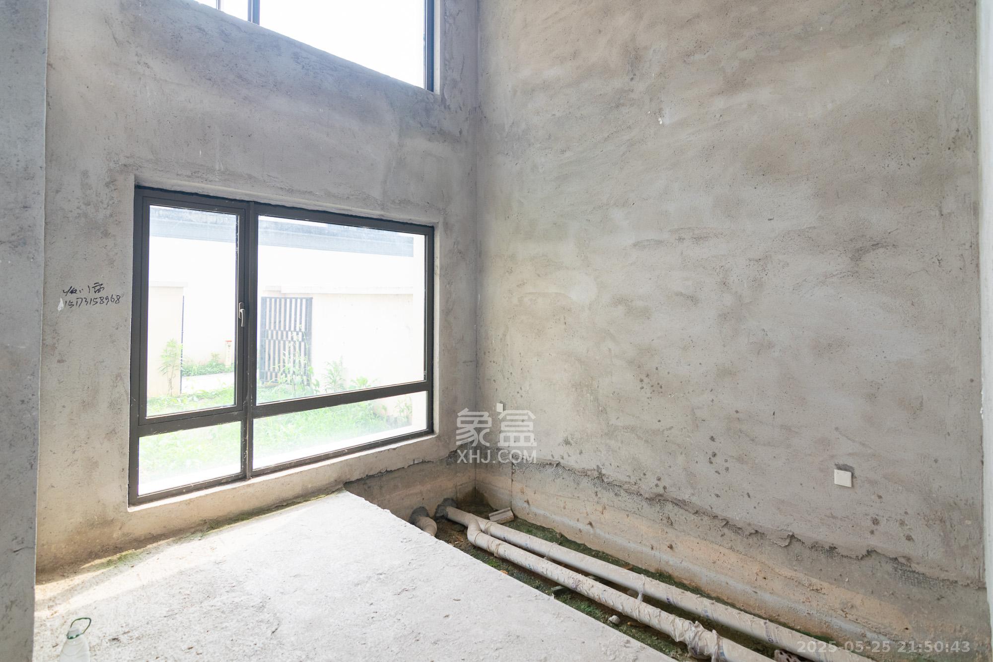 绿城高尔夫小镇  5室2厅3卫    285.0万 绿城高尔夫小镇  5室2厅3卫    285.0万卧室