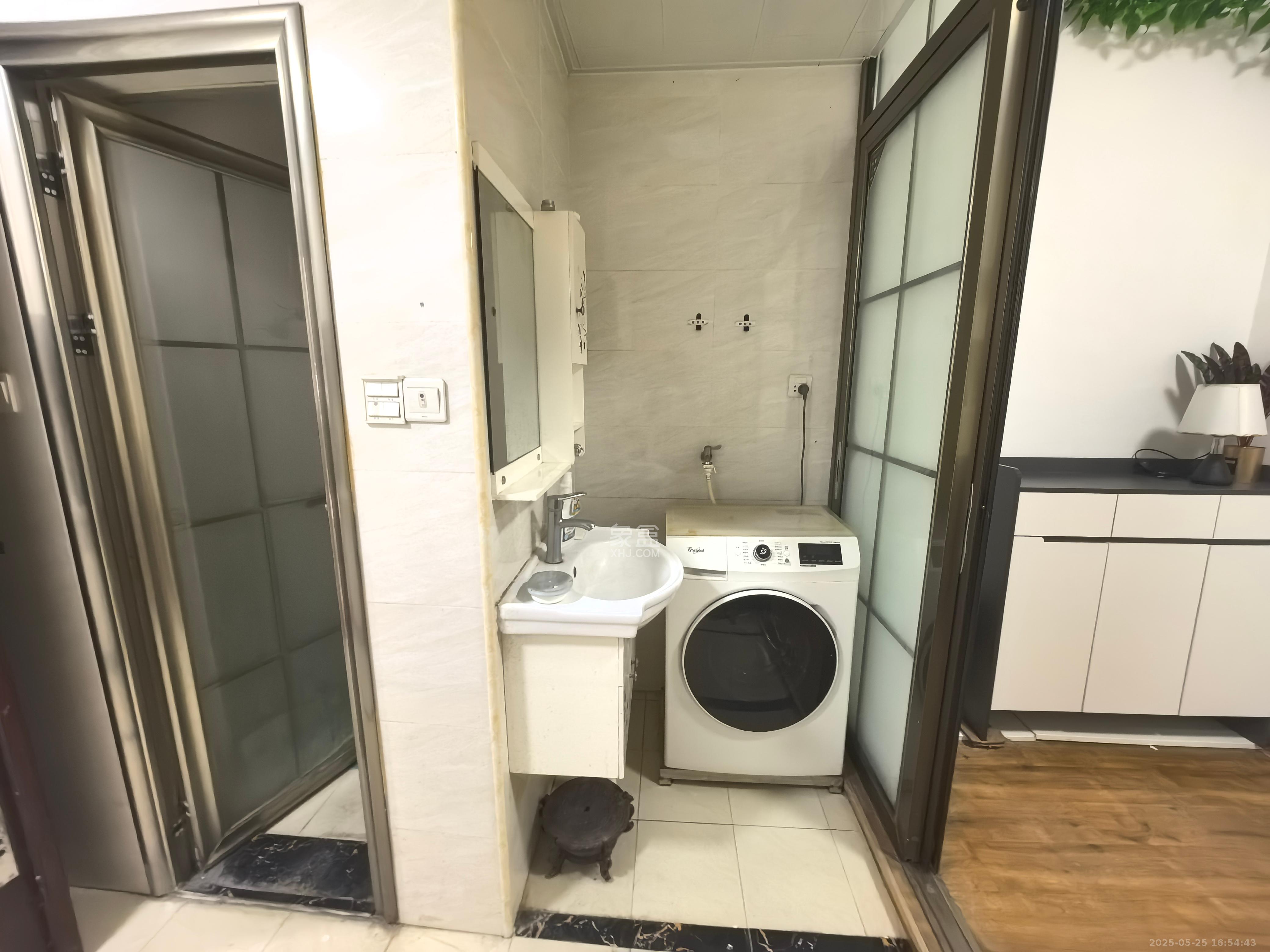 百纺大院宿舍 1室1厅1卫 1200.0元/月 百纺大院宿舍 1室1厅1卫 1200.0元/月室内图