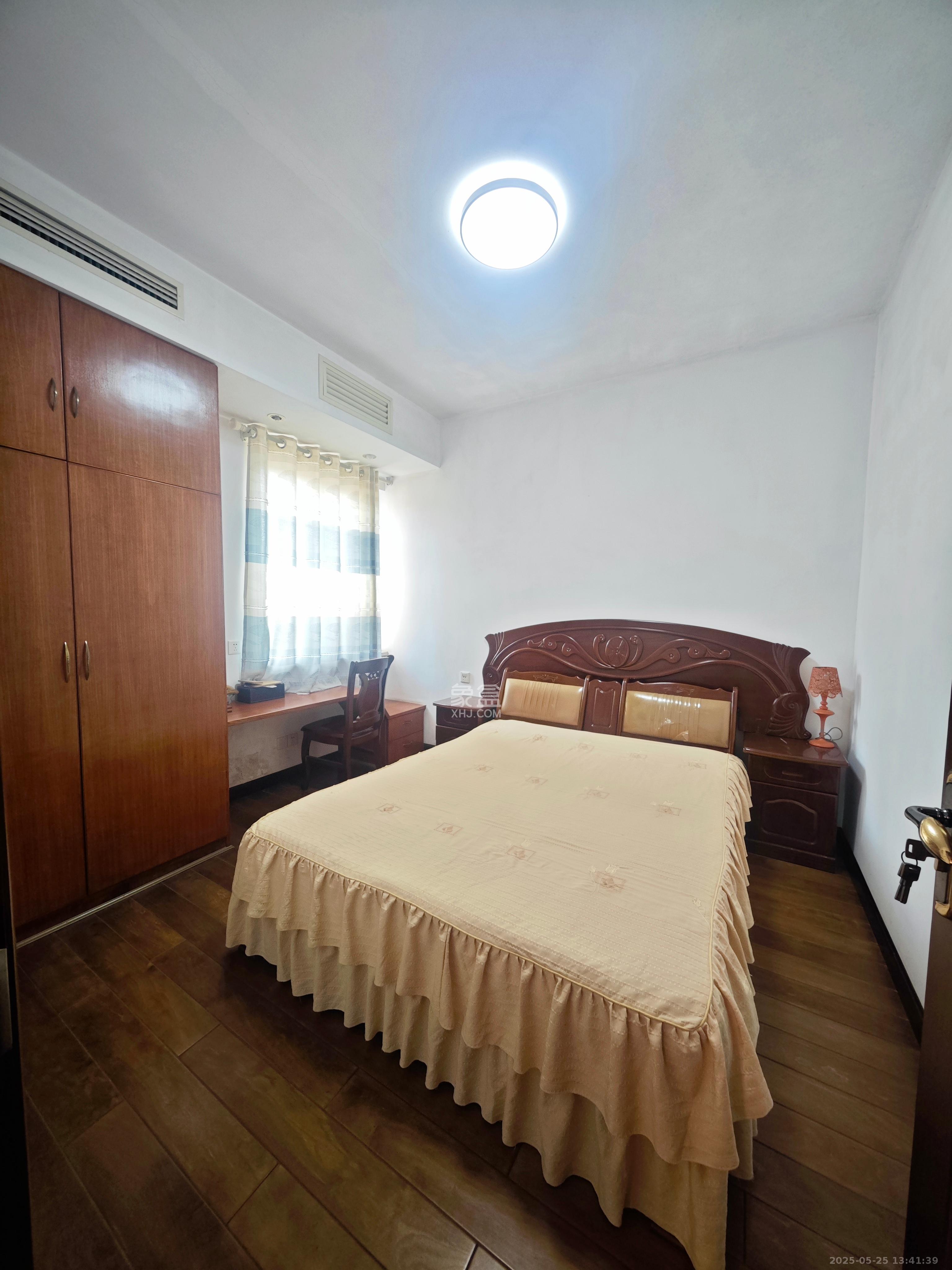 沁园三期春景苑 5室2厅3卫 68.0万 沁园三期春景苑 5室2厅3卫 68.0万客厅