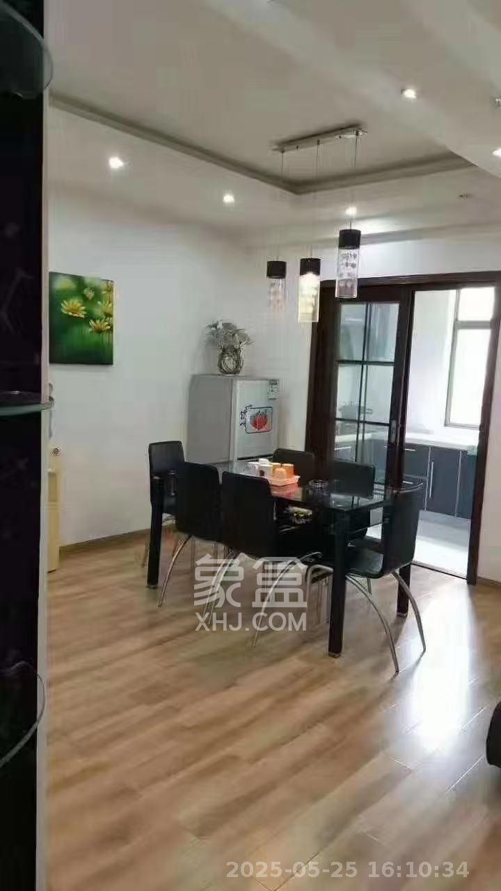 三万英尺  3室2厅2卫   3500.00元/月室内图
