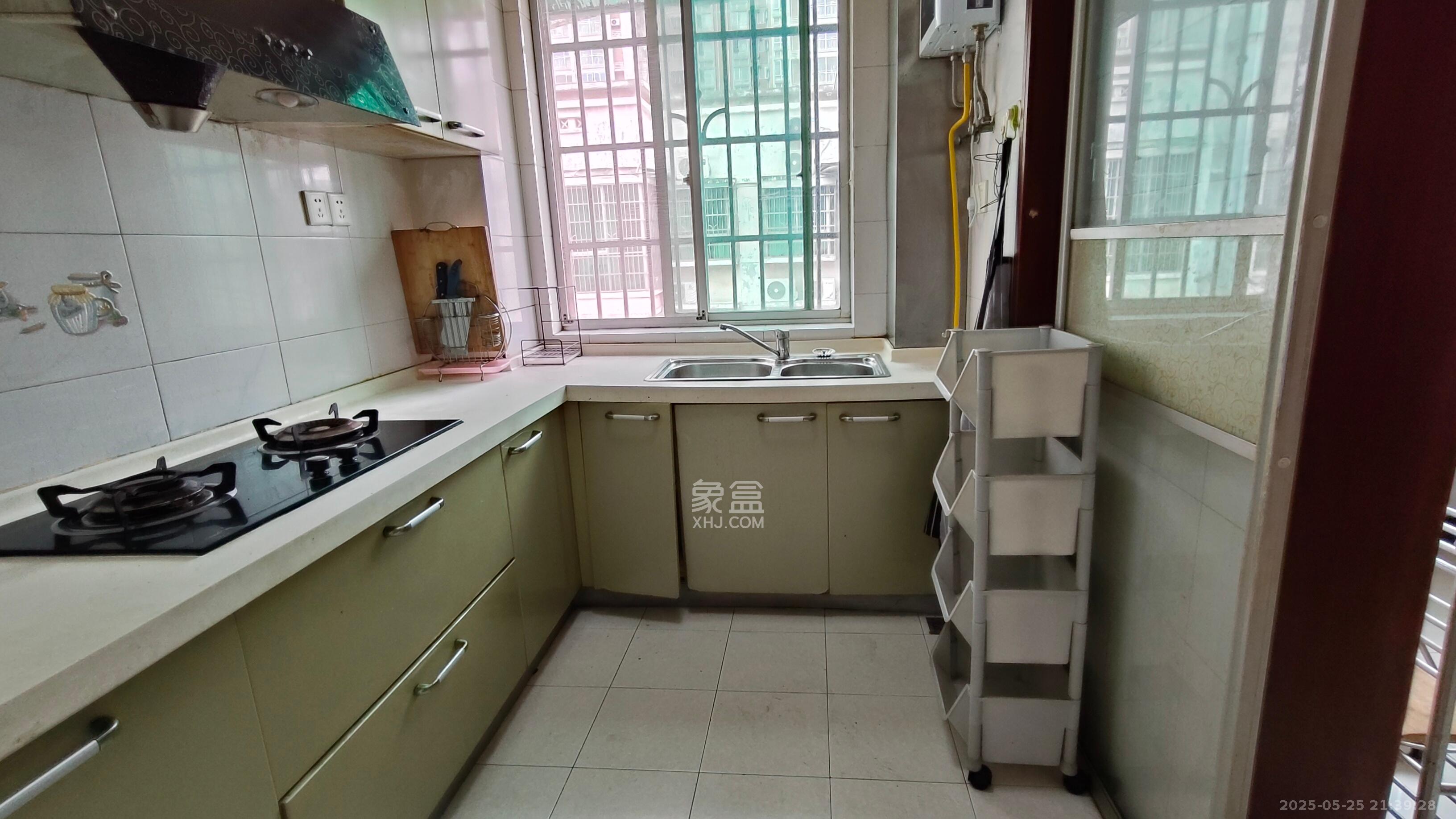 中南汽车世界 3室2厅2卫 1300.0元/月 中南汽车世界 3室2厅2卫 1300.0元/月室内图