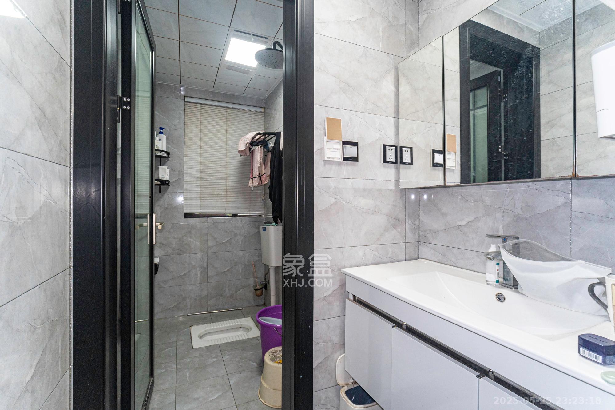 星湖湾二期洋房  3室2厅2卫    118.0万 星湖湾二期洋房  3室2厅2卫    118.0万卫生间