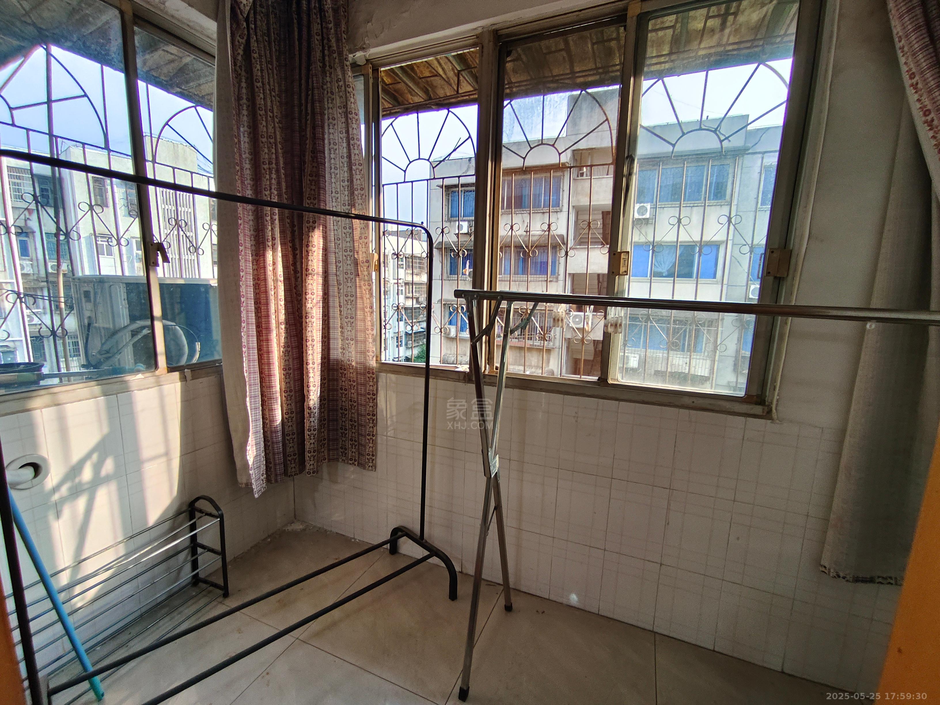 怡园小区  3室2厅1卫    1000.0元/月 怡园小区  3室2厅1卫    1000.0元/月室内图