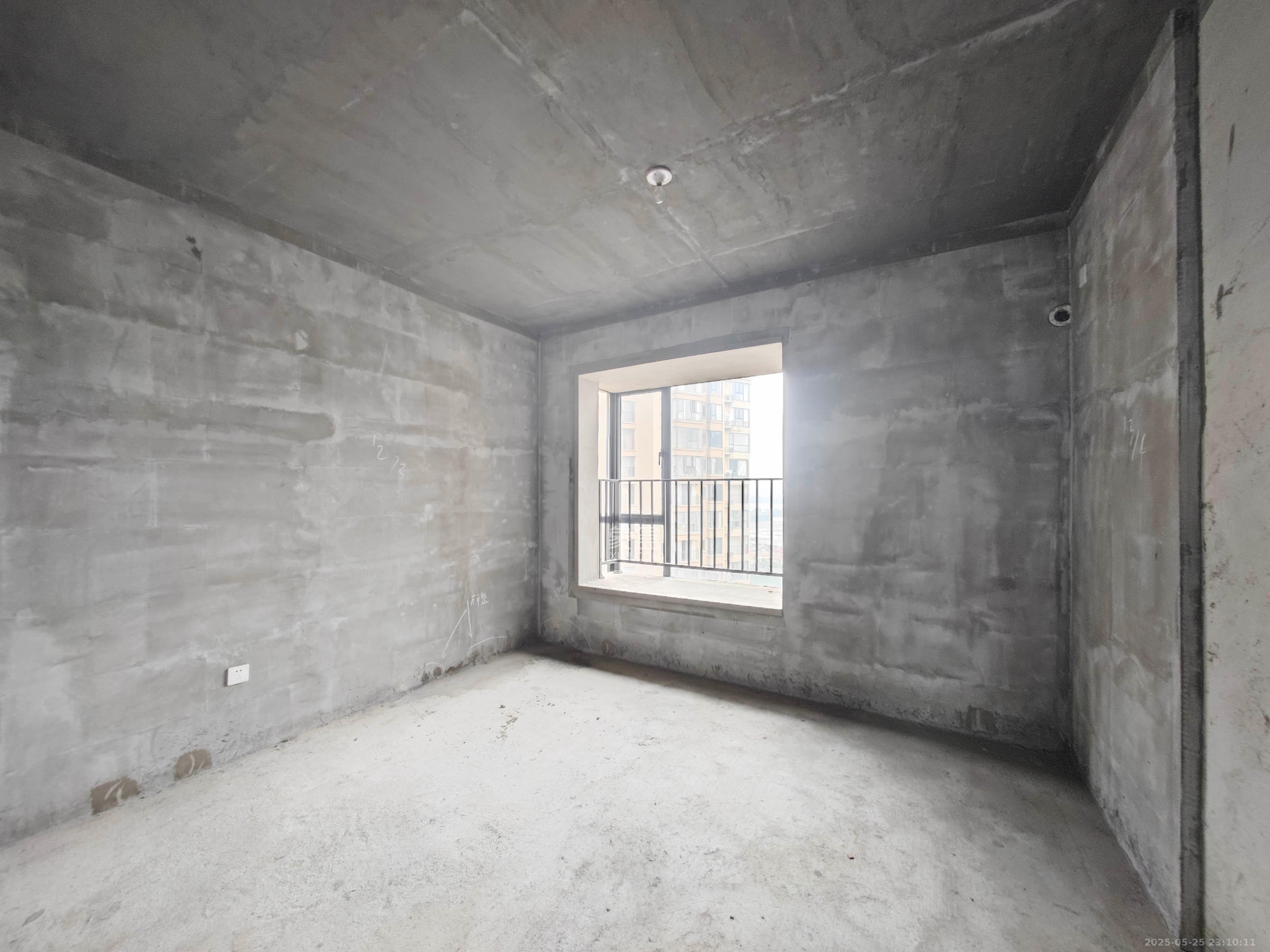 中建嘉和城  4室2厅2卫   115.00万卧室