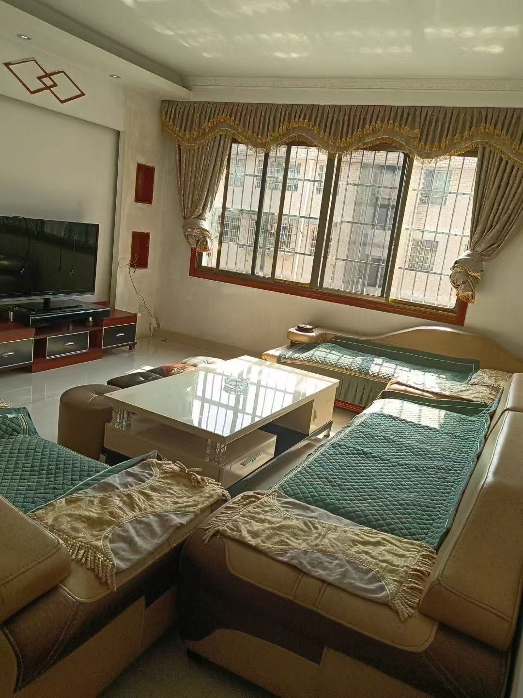 雅士林安置房 3室2厅2卫 1500.0元/月 雅士林安置房 3室2厅2卫 1500.0元/月室内图