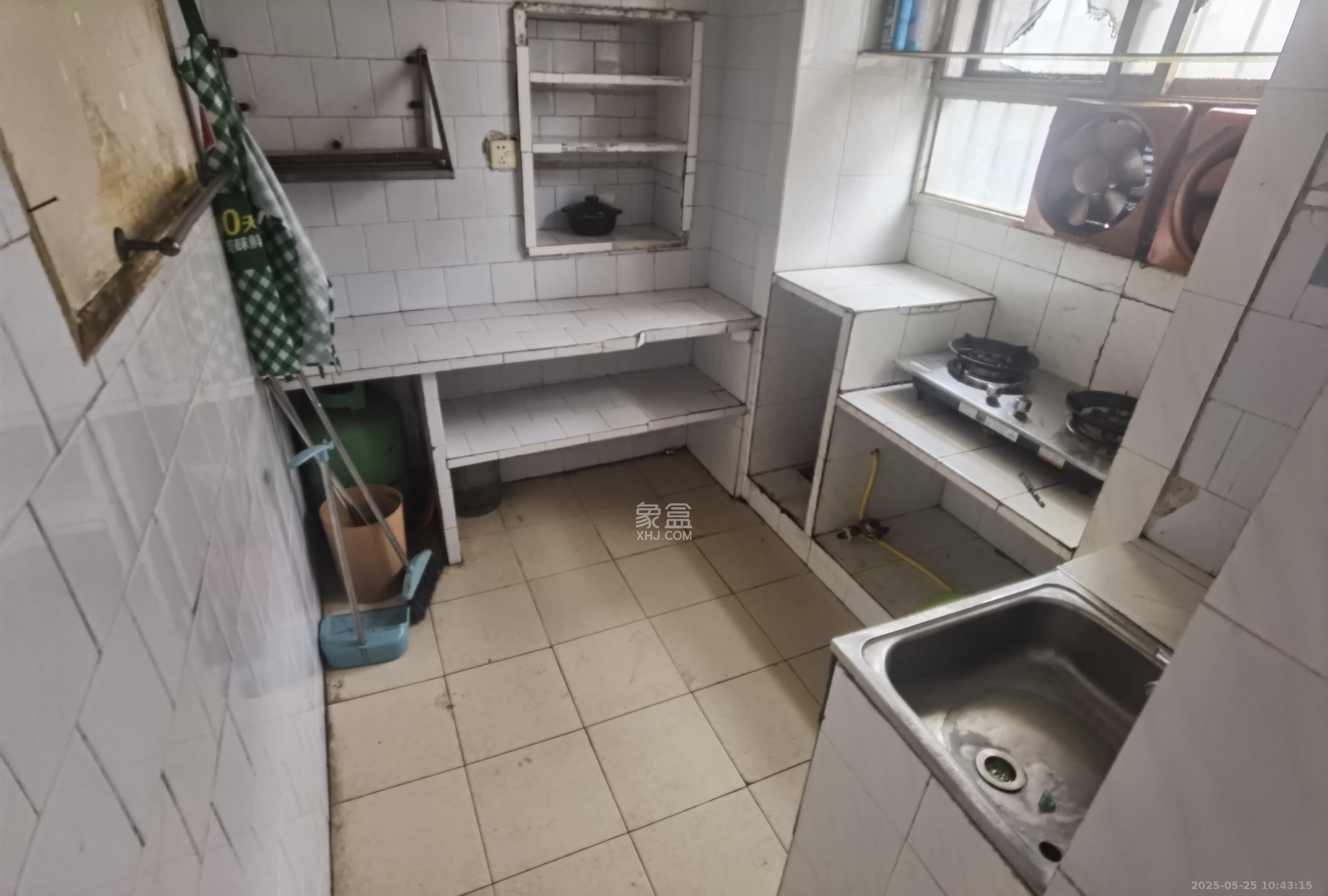 梨子山社区长电宿舍  2室1厅1卫    1300.0元/月 梨子山社区长电宿舍  2室1厅1卫    1300.0元/月室内图