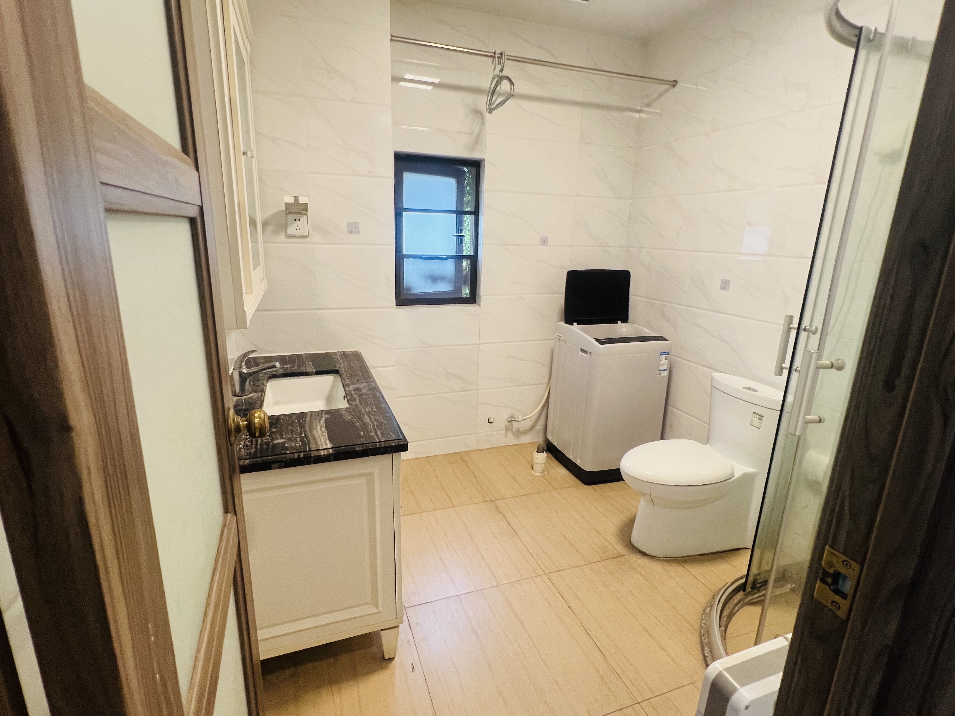 碧桂园 4室2厅2卫 2000.0元/月 碧桂园 4室2厅2卫 2000.0元/月室内图