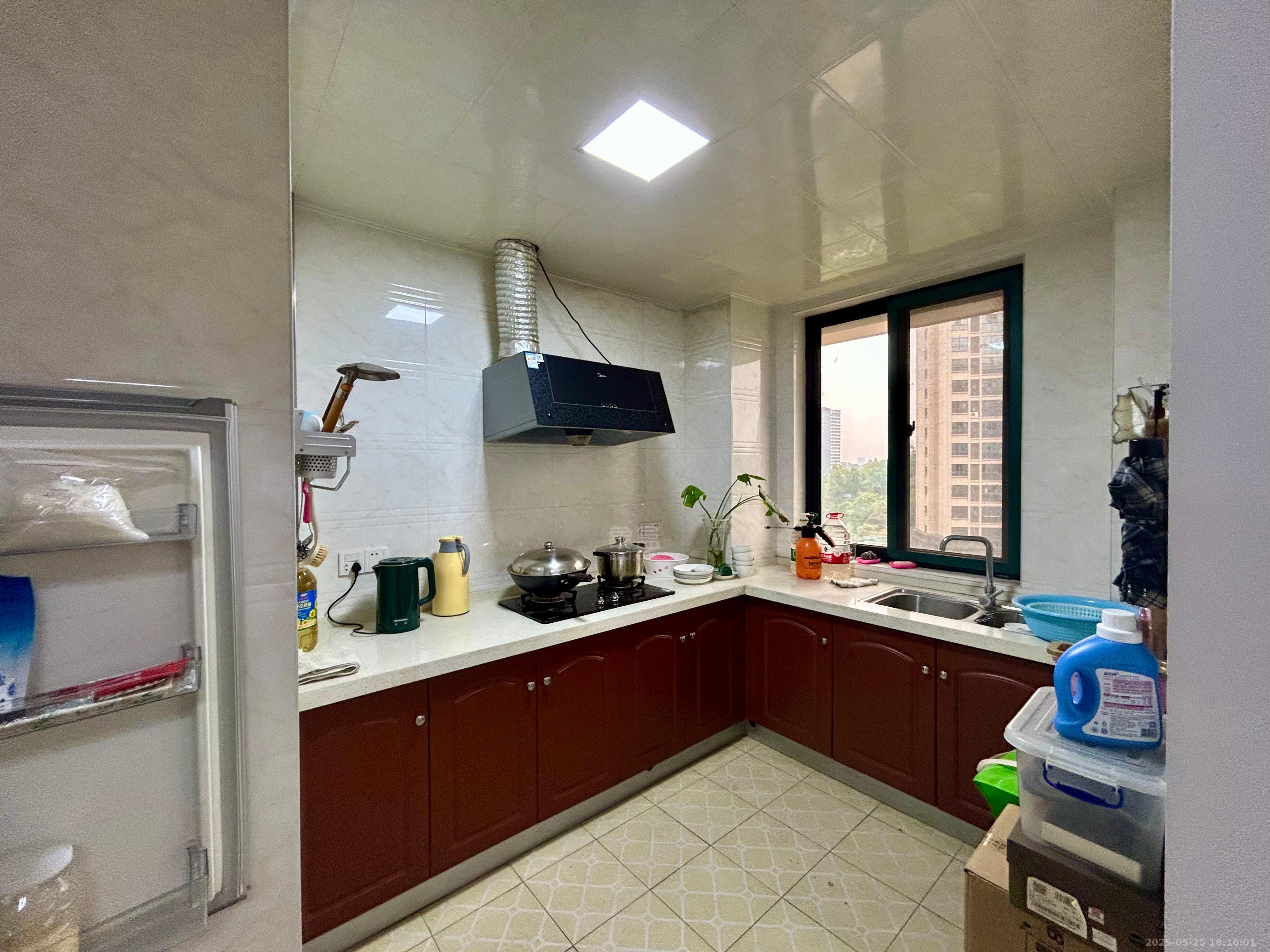 颐景园 4室2厅2卫 2500.0元/月 颐景园 4室2厅2卫 2500.0元/月室内图