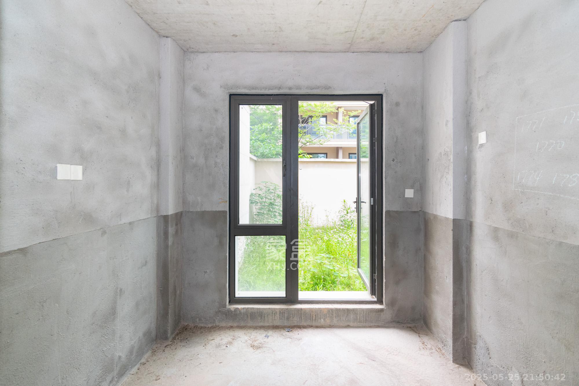 绿城高尔夫小镇  5室2厅3卫    285.0万 绿城高尔夫小镇  5室2厅3卫    285.0万厨房