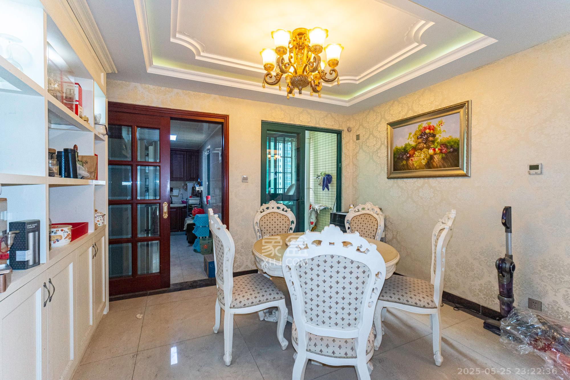 恒大雅苑  3室2厅2卫    120.0万客厅