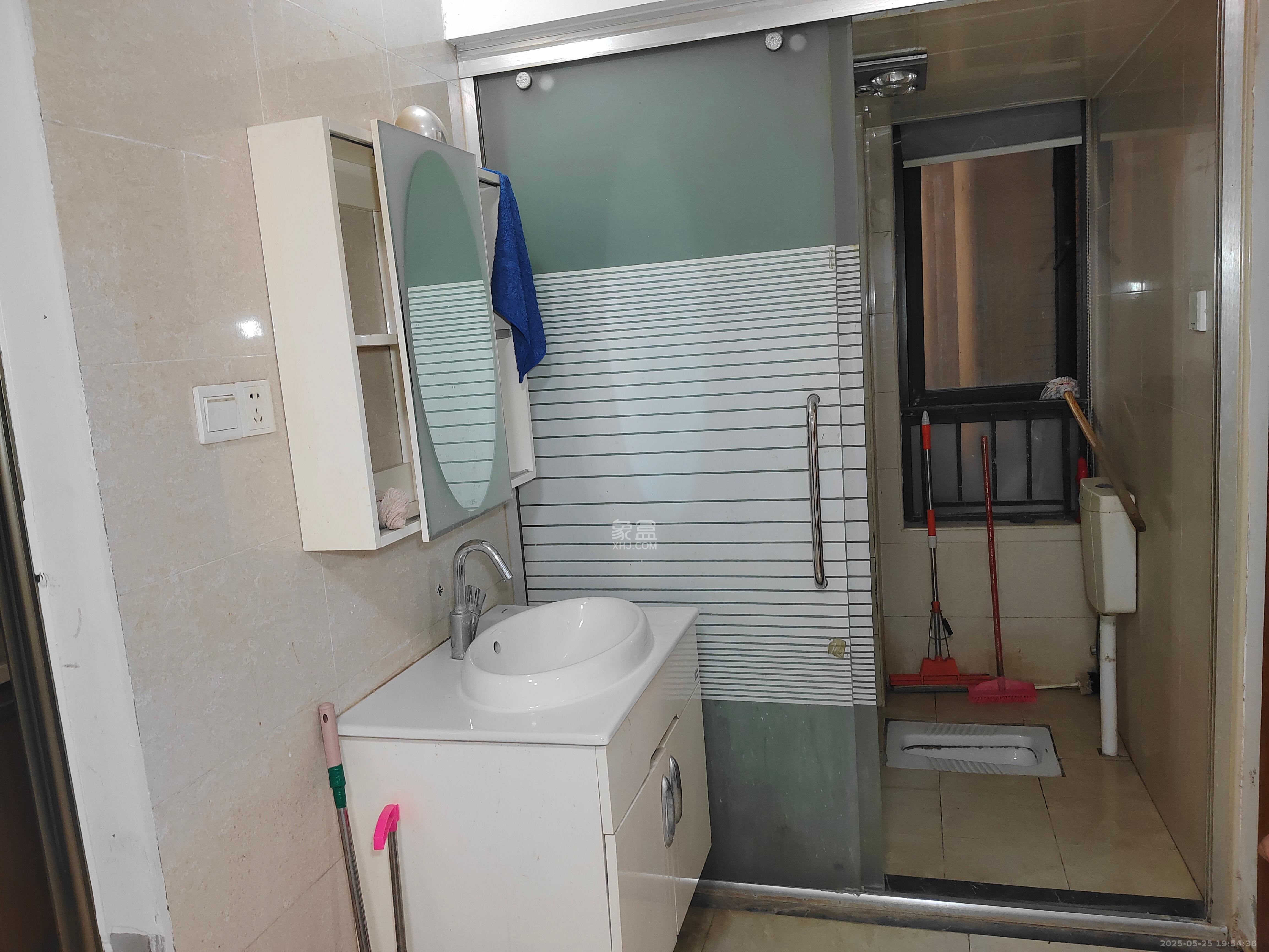 中信凯旋蓝岸(中信新城三期) 3室2厅1卫 1800.0元/月 中信凯旋蓝岸(中信新城三期) 3室2厅1卫 1800.0元/月室内图