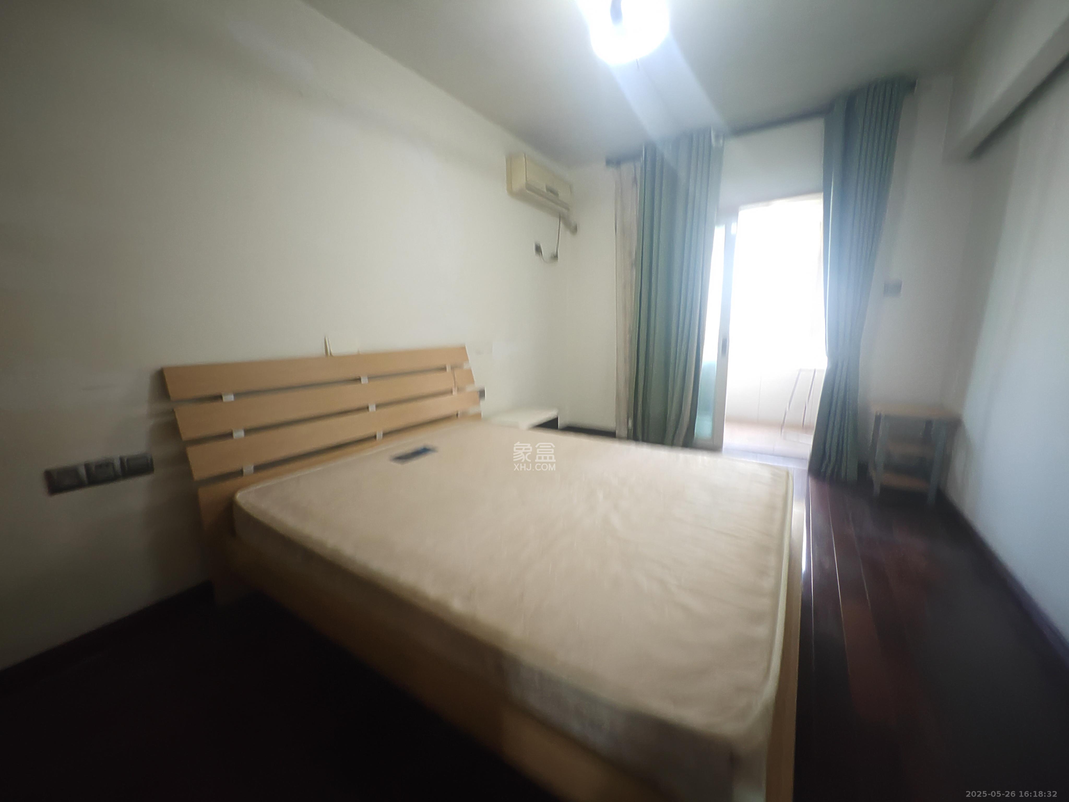 芙蓉蓉苑  3室2厅1卫   2600.00元/月