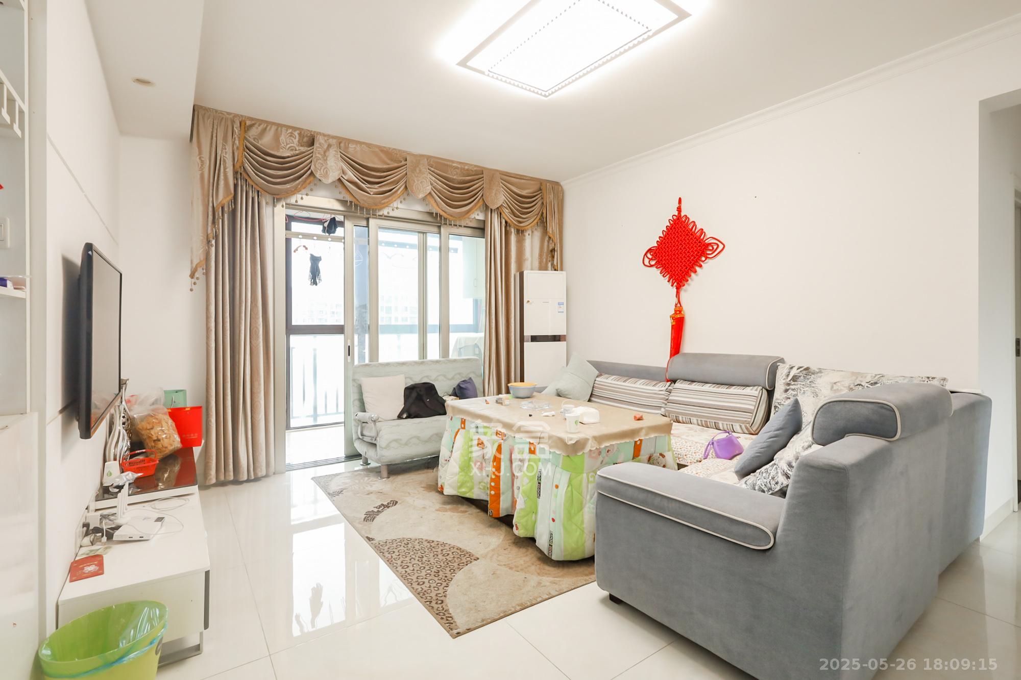 钰龙天下二期(钰龙佳园) 3室2厅2卫 262.0万 钰龙天下二期(钰龙佳园) 3室2厅2卫 262.0万客厅