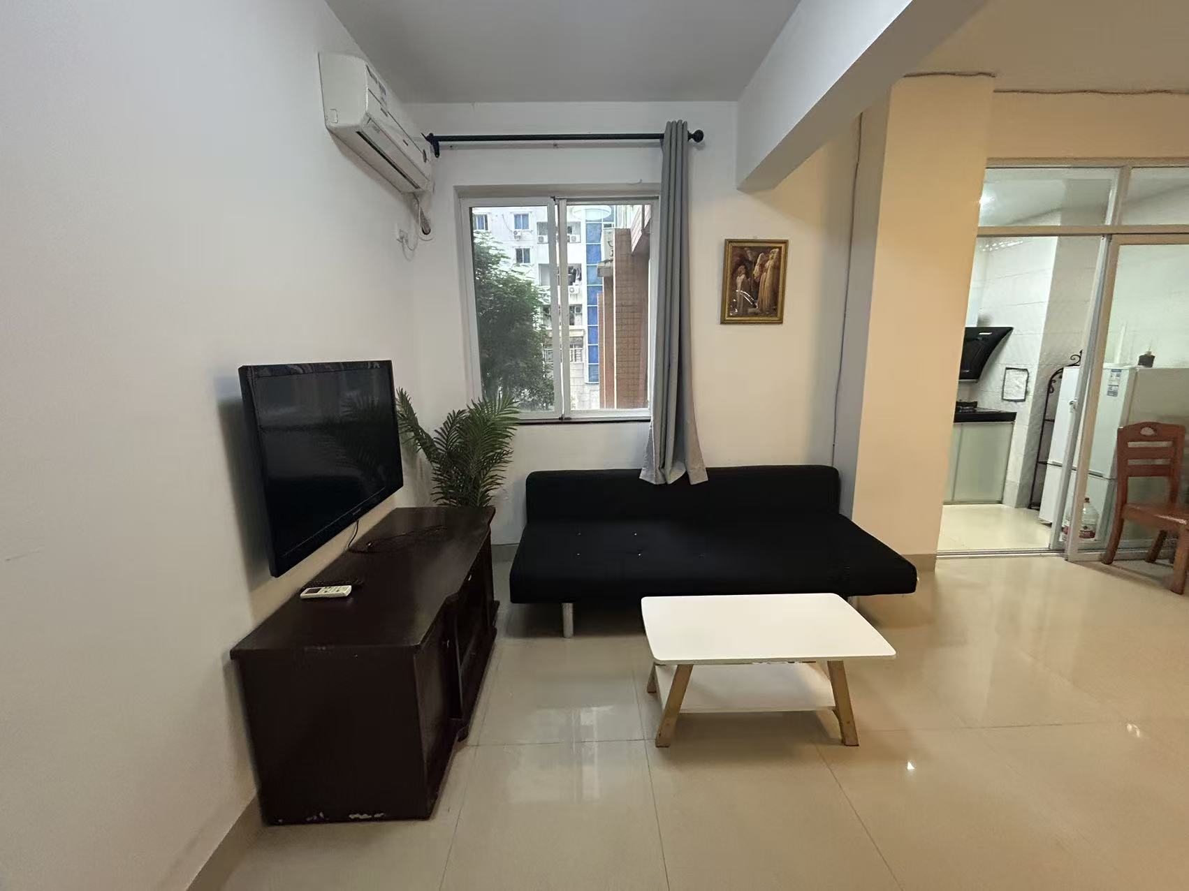 蔚兰天成 1室1厅1卫 68.0万 蔚兰天成 1室1厅1卫 68.0万客厅