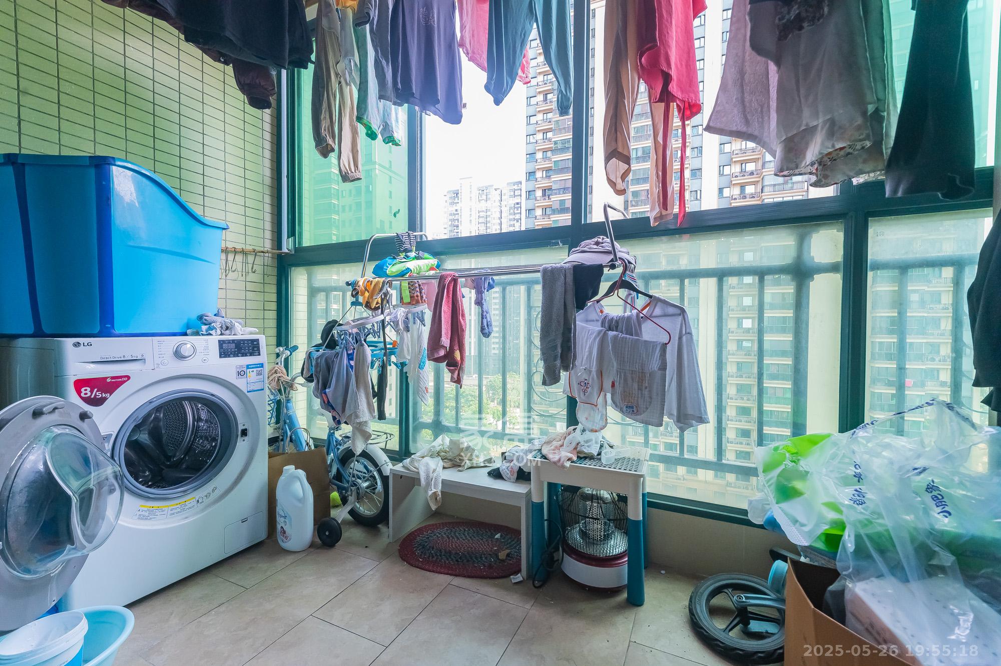 恒大翡翠华庭 2室2厅1卫 76.0万 恒大翡翠华庭 2室2厅1卫 76.0万阳台