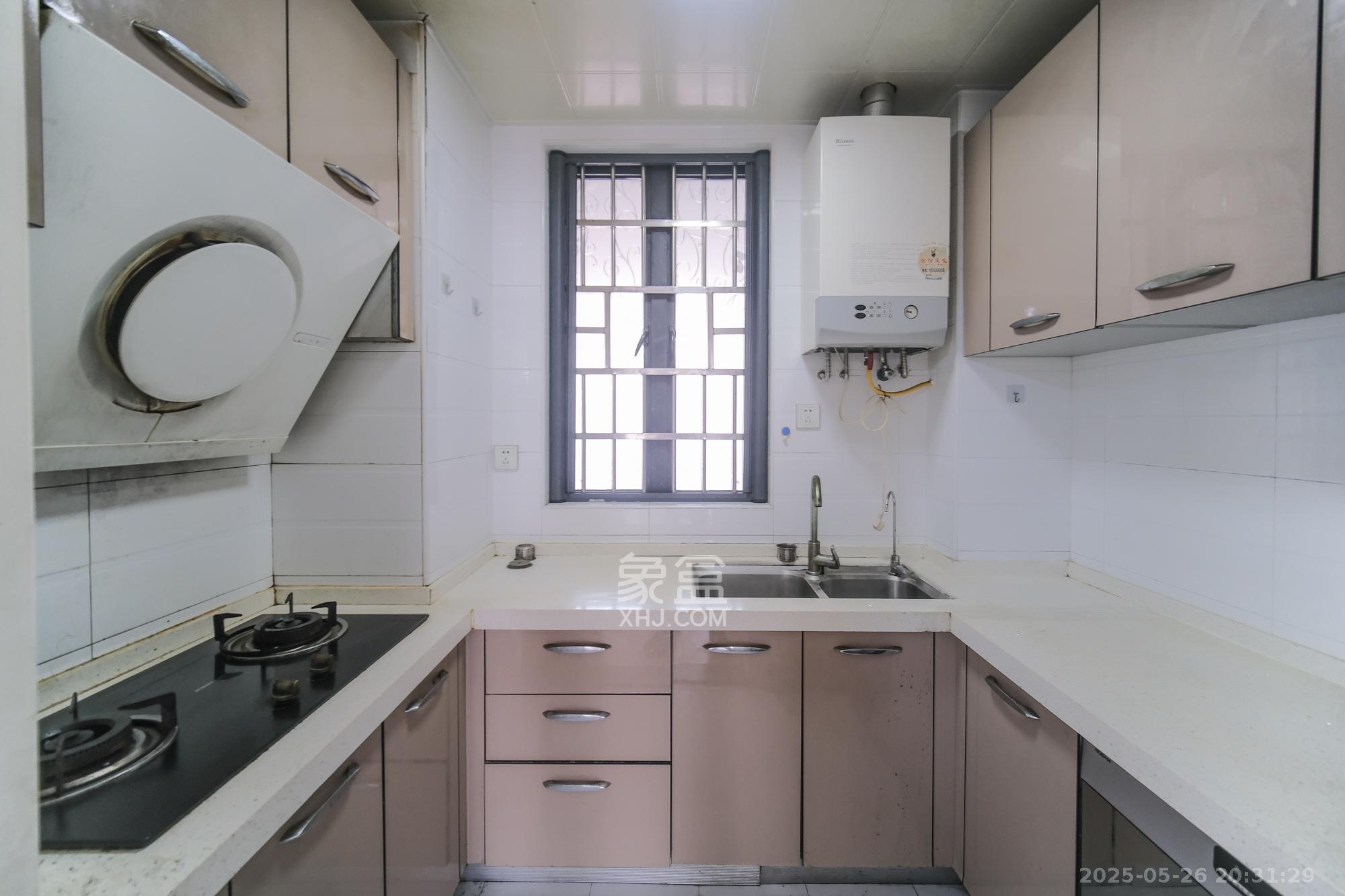 三一街区 2室2厅1卫 52.0万 三一街区 2室2厅1卫 52.0万厨房