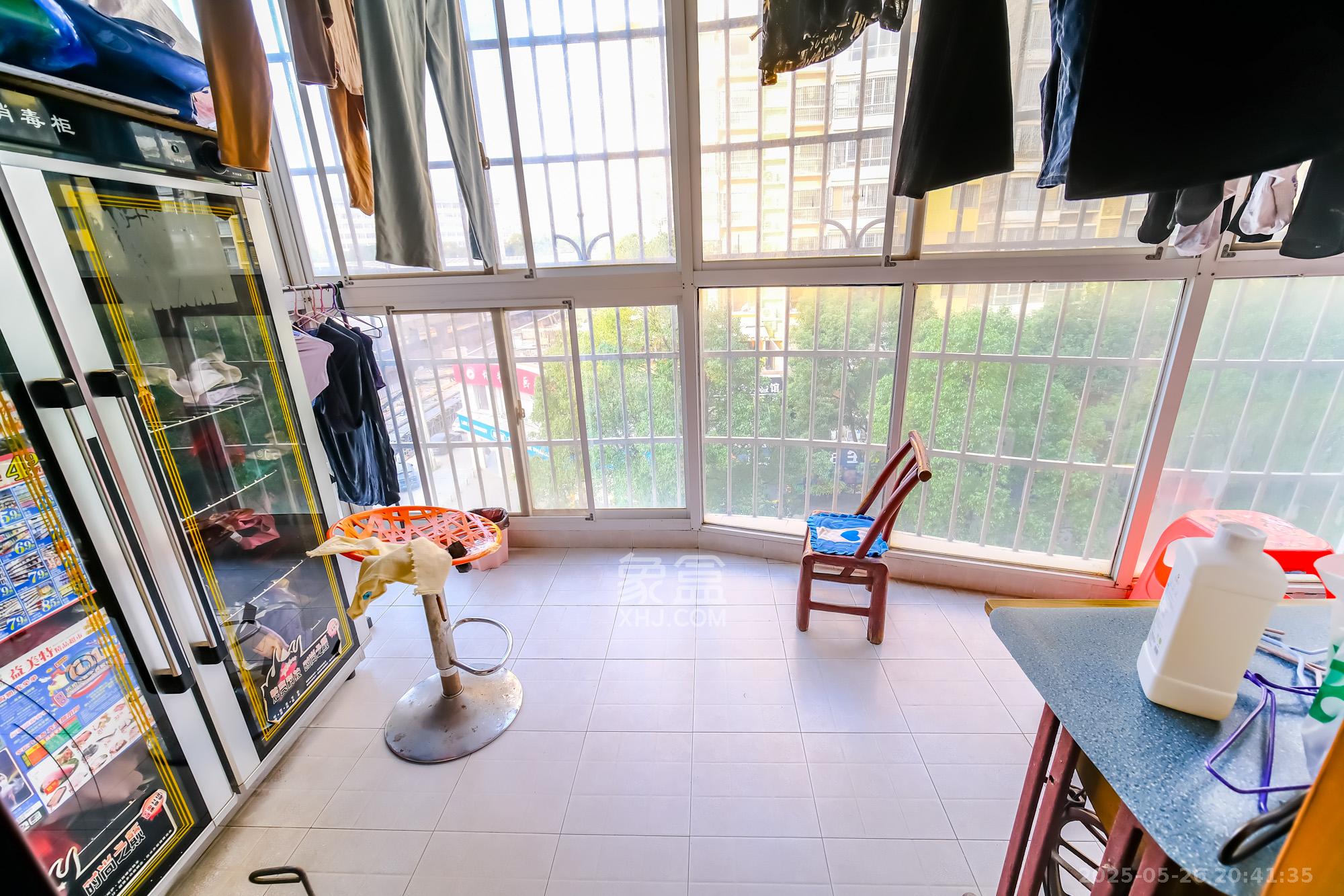 红树湾 3室2厅2卫 69.8万 红树湾 3室2厅2卫 69.8万阳台