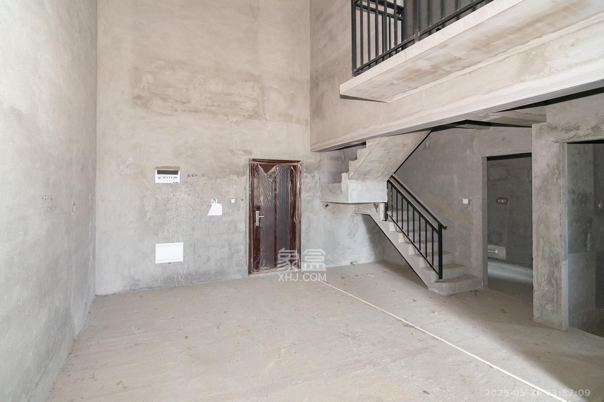 大汉月亮河畔  4室2厅2卫    63.0万客厅