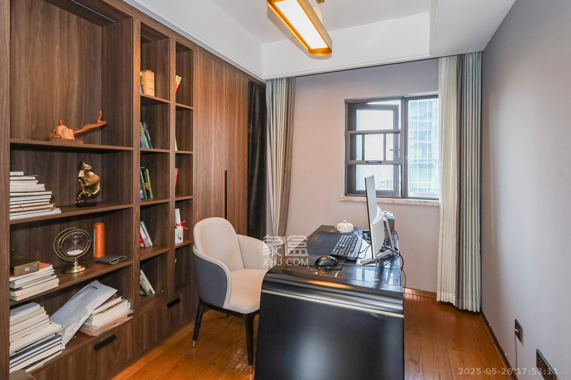 万科里金域滨江 4室2厅2卫 375.0万 万科里金域滨江 4室2厅2卫 375.0万卧室