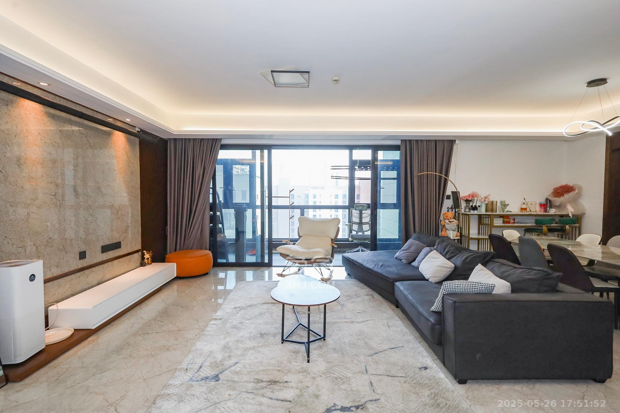 万科里金域滨江 4室2厅2卫 400.0万 万科里金域滨江 4室2厅2卫 400.0万客厅