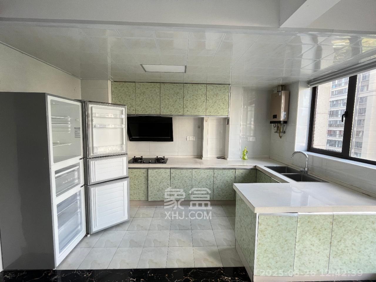 卓越浅水湾 4室2厅2卫 3260.0元/月 卓越浅水湾 4室2厅2卫 3260.0元/月室内图