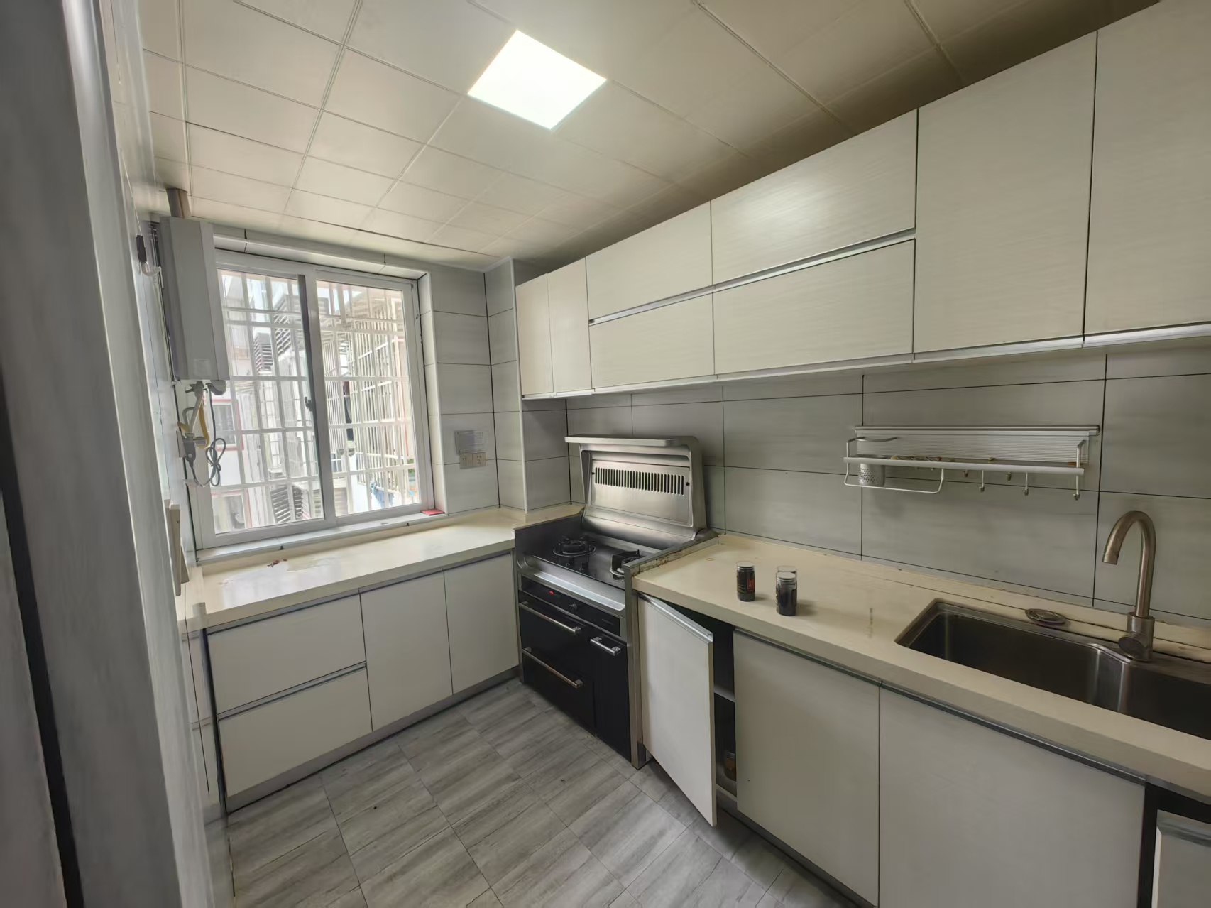 林农小区  3室2厅1卫    1000.0元/月 林农小区  3室2厅1卫    1000.0元/月室内图